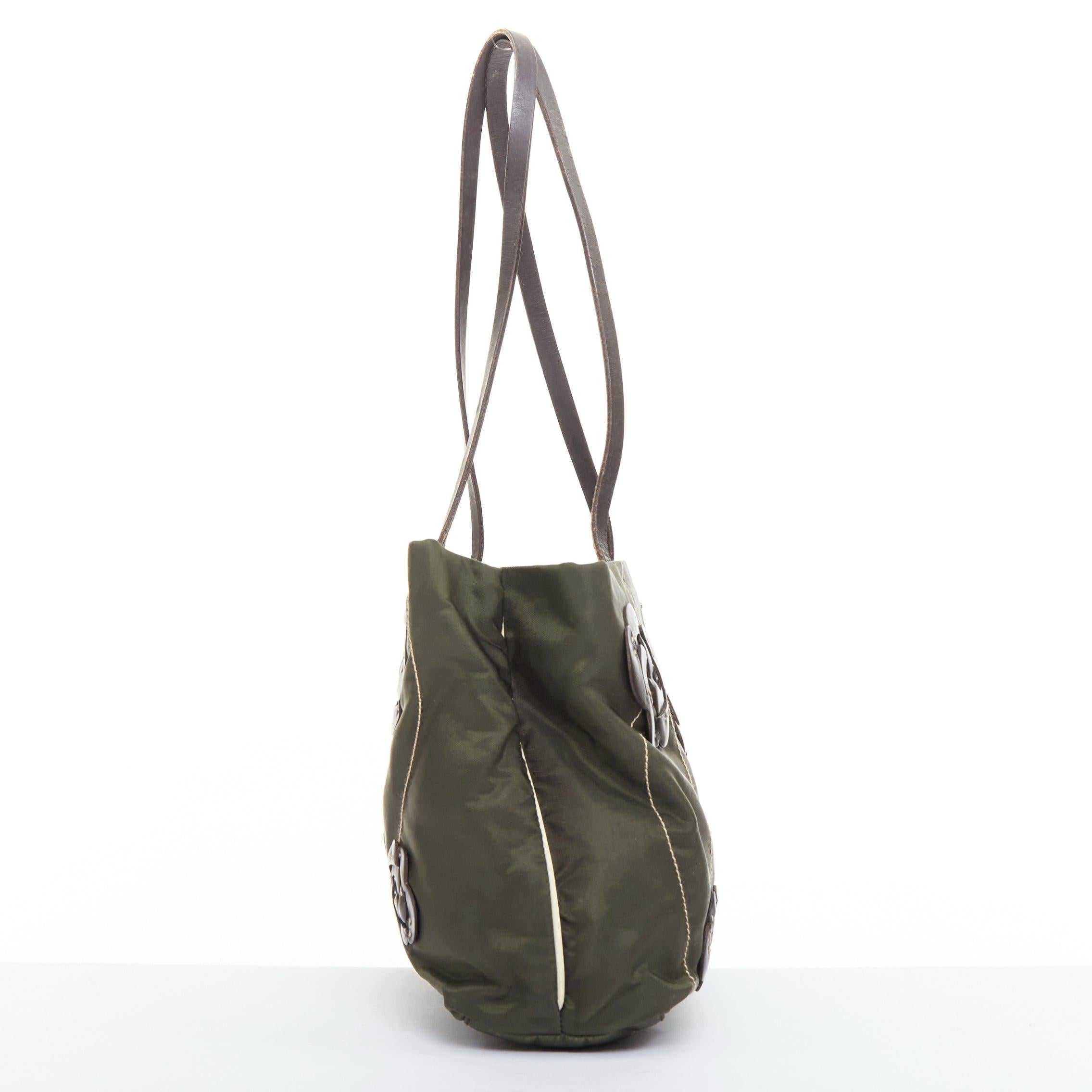 PRADA Vintage 1990s Flower navy green nylon brown floral applique shoulder bag im Zustand „Gut“ im Angebot in Hong Kong, NT