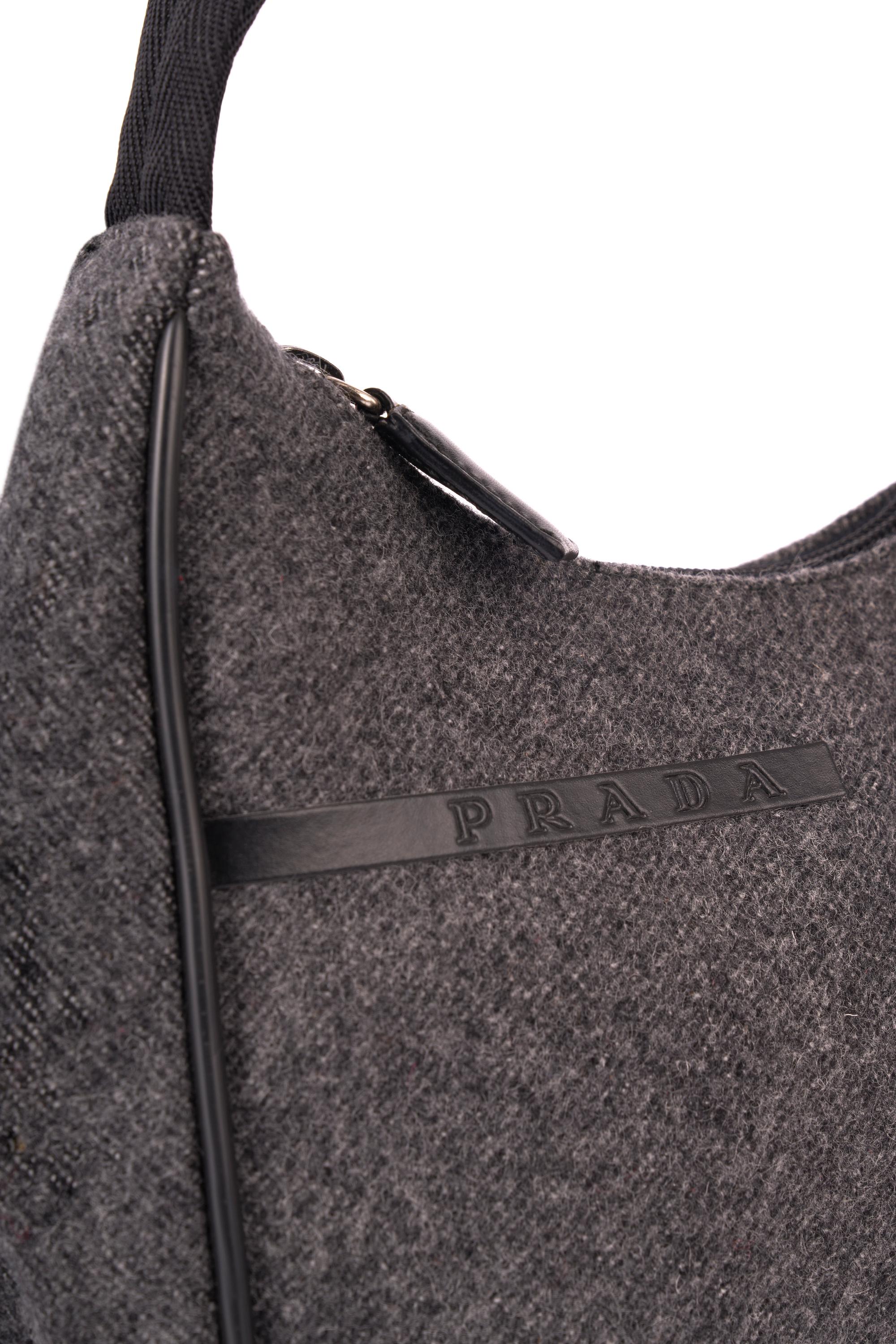 Noir Prada Vintage 1999 Dark Grey Wool en vente