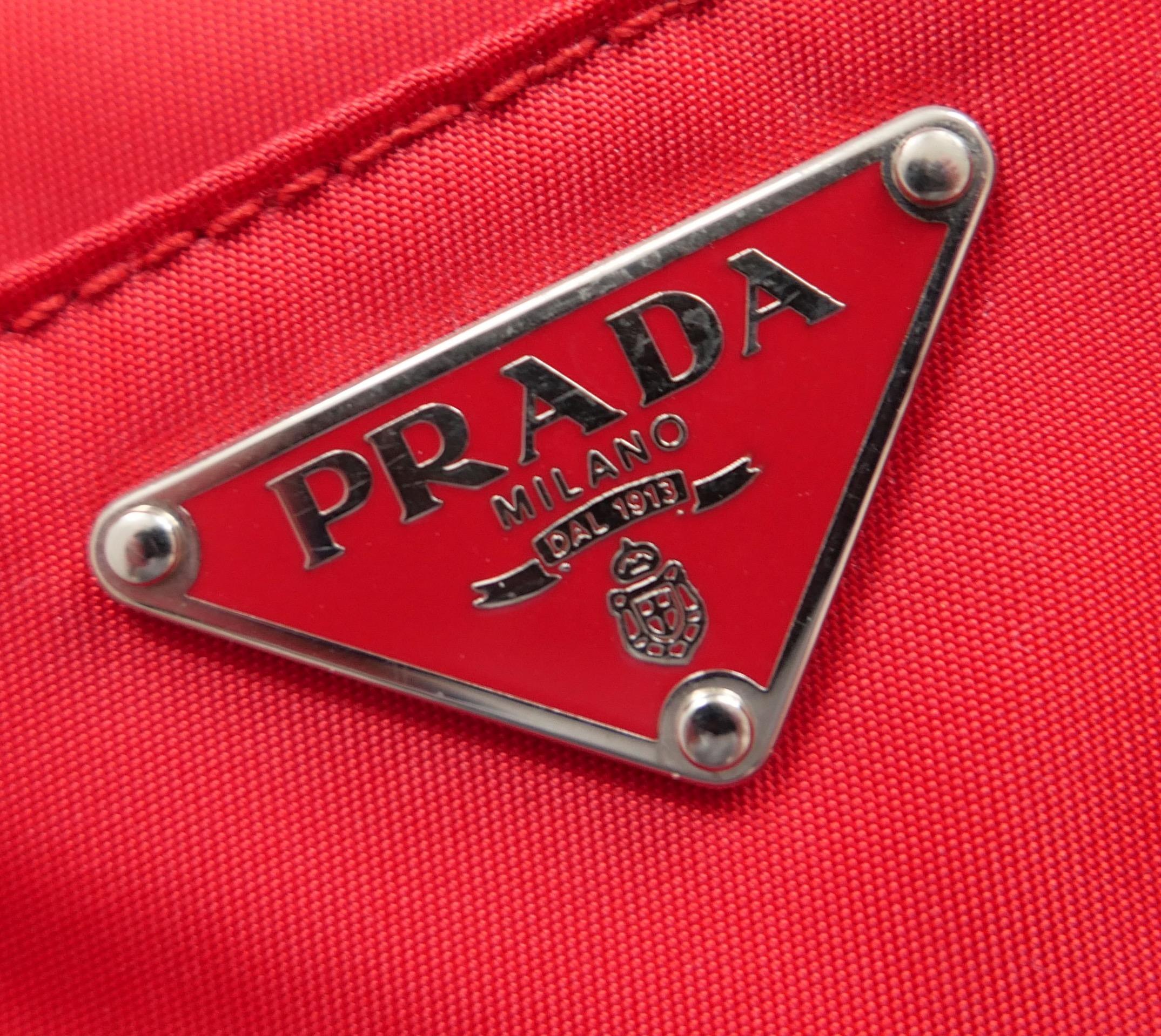 Prada Vintage 2004 Red Nylon Crossbody Bag For Sale 2