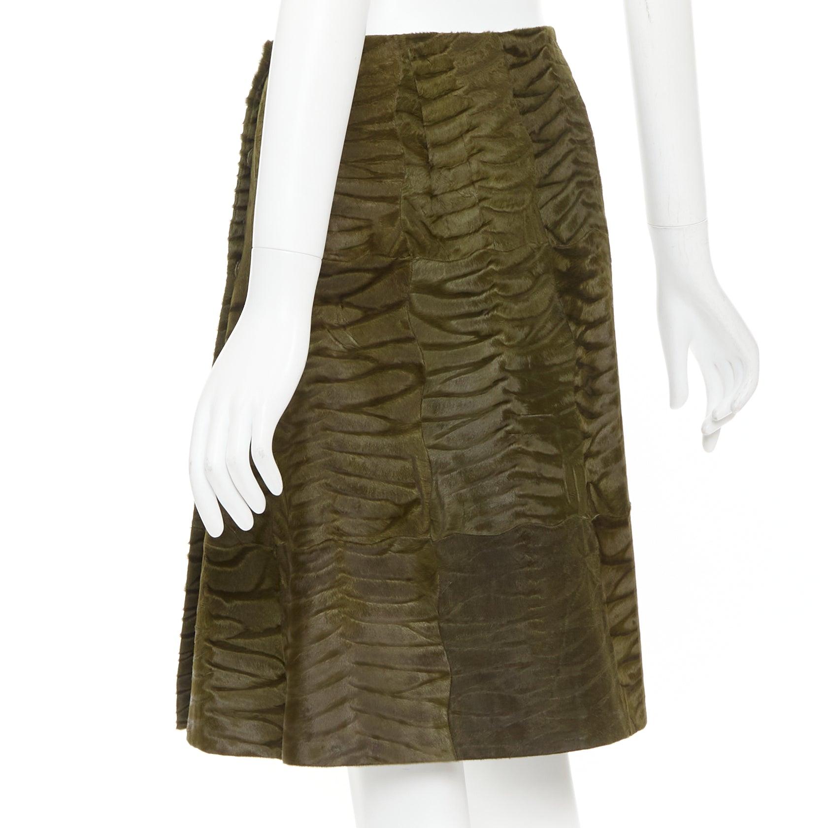 PRADA Vintage 2004 Runway moss green Persian lamb fur A-line knee skirt IT40 S en venta 1