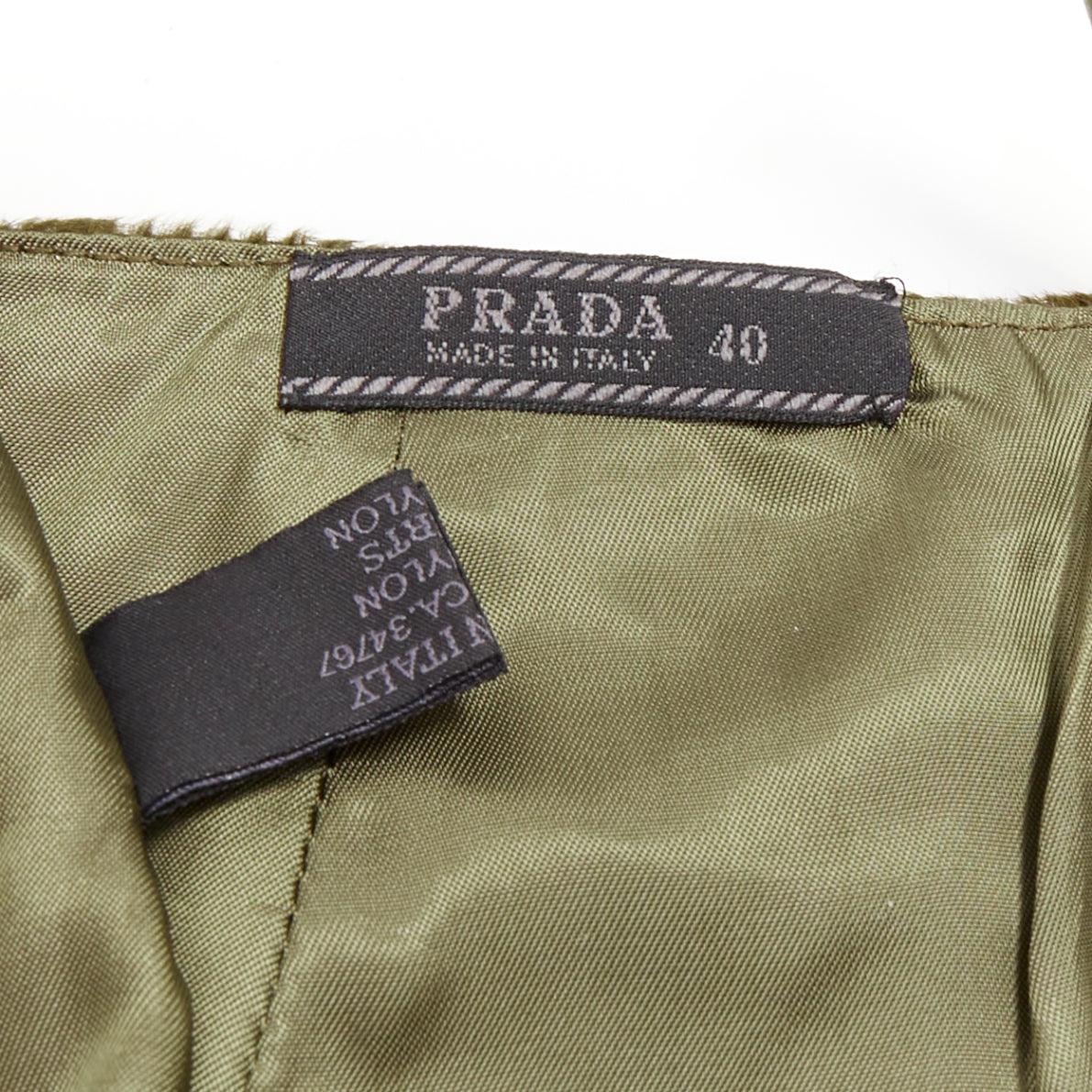 PRADA Vintage 2004 Runway moss green Persian lamb fur A-line knee skirt IT40 S en venta 3