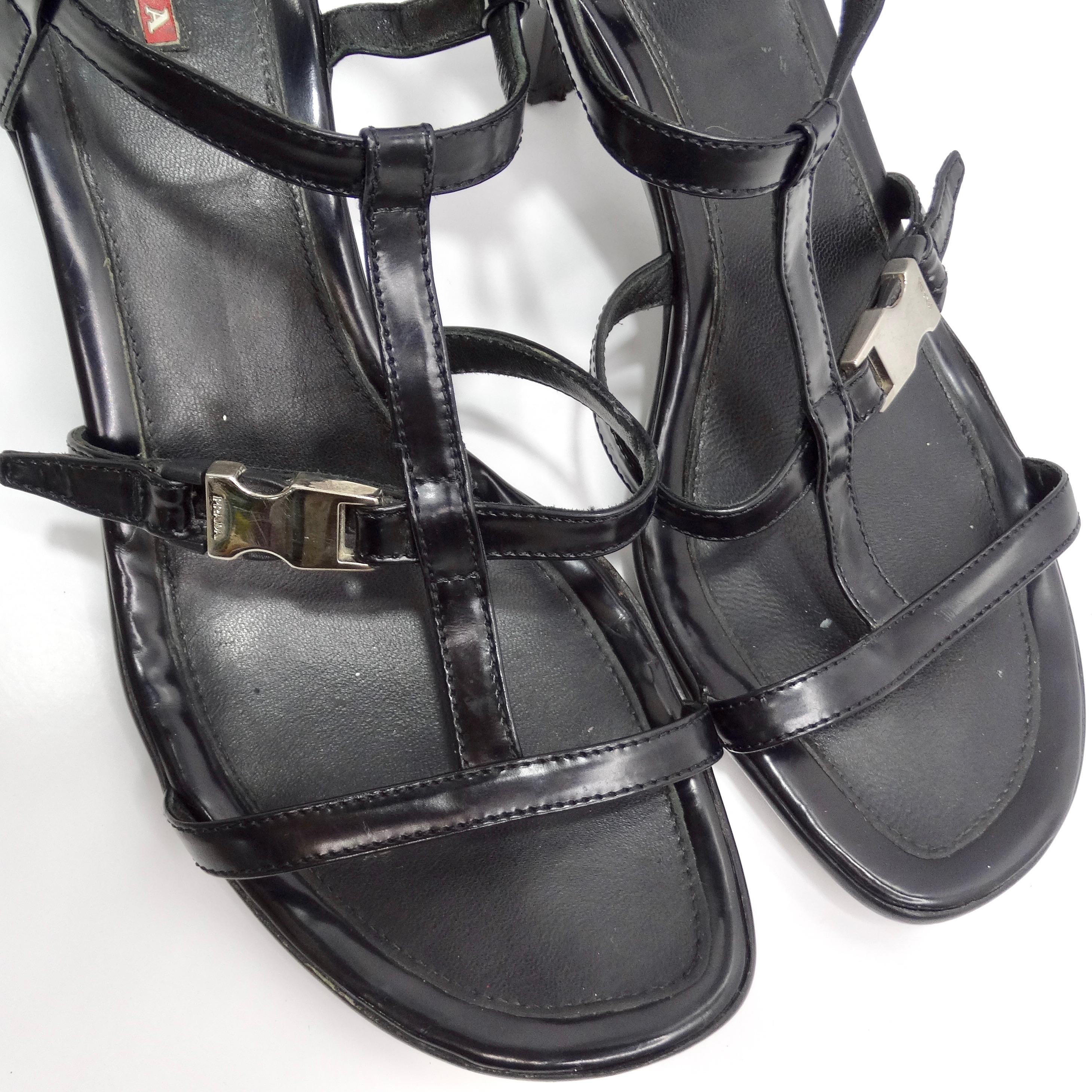 Prada Vintage - Chaussures à talons hauts en cuir noir avec boucle et lanières 1