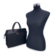 Prada Vintage Tessuto Tote Bag aus schwarzem Nylon im Vintage-Stil mit Defekten