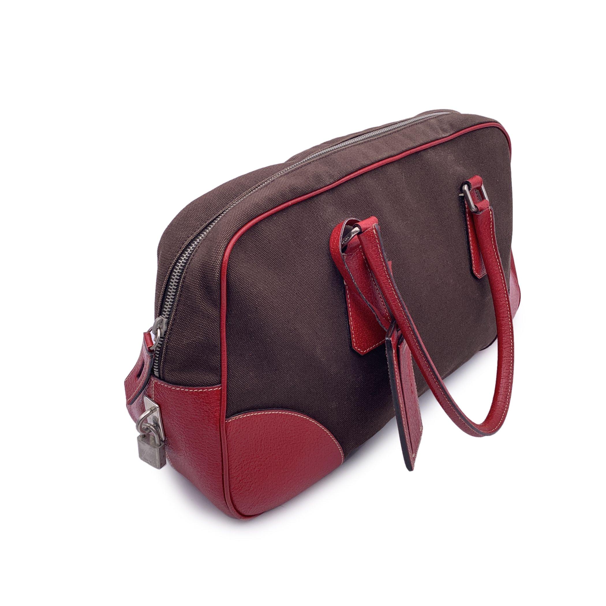 Prada Vintage Brown and Red Leather Bowling Bag Satchel B10804 In Good Condition For Sale In Rome, Rome