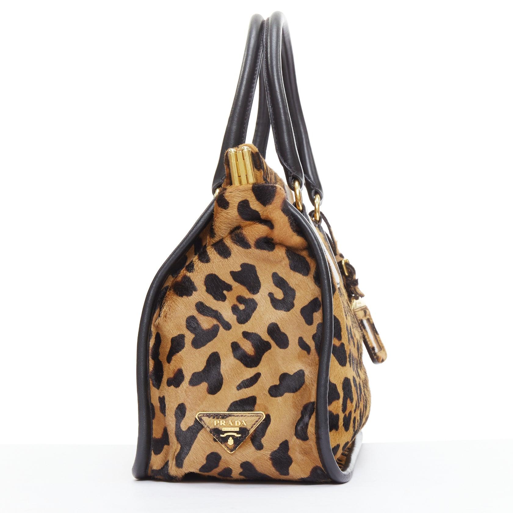 Bolso tote PRADA Vintage Cavallino marrón negro leopardo pelo de becerro marco dorado en Bueno estado para la venta en Hong Kong, NT