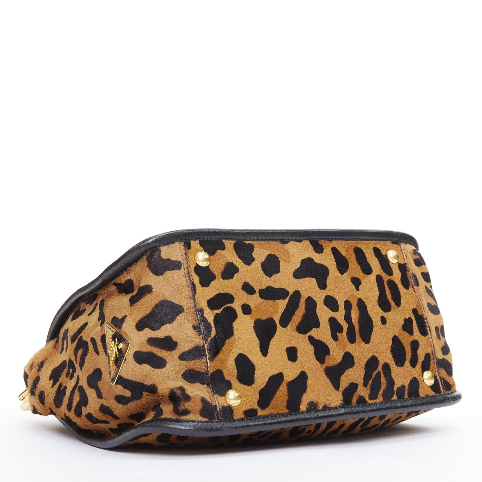 Bolso tote PRADA Vintage Cavallino marrón negro leopardo pelo de becerro marco dorado en venta 1