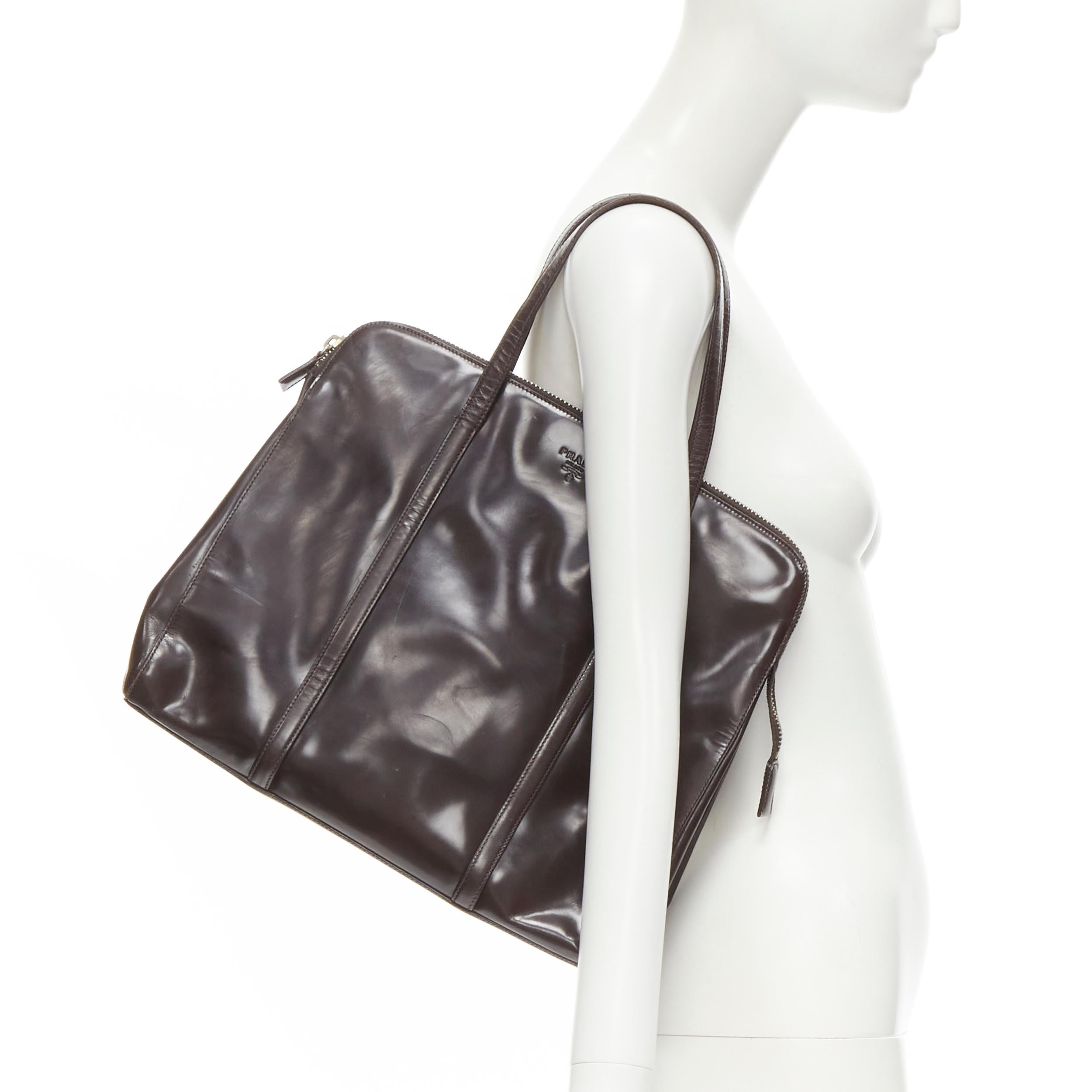 PRADA Vintage dark brown shiny leather top handle zip tote bag 
Reference: AEMA/A00069 
Brand: Prada 
Material: Leather 
Color: Brown 
Pattern: Solid 
Closure: Zip 
Extra Detail: Logo emboss at front face. Top zip closure. Dual flat handle. 
Made