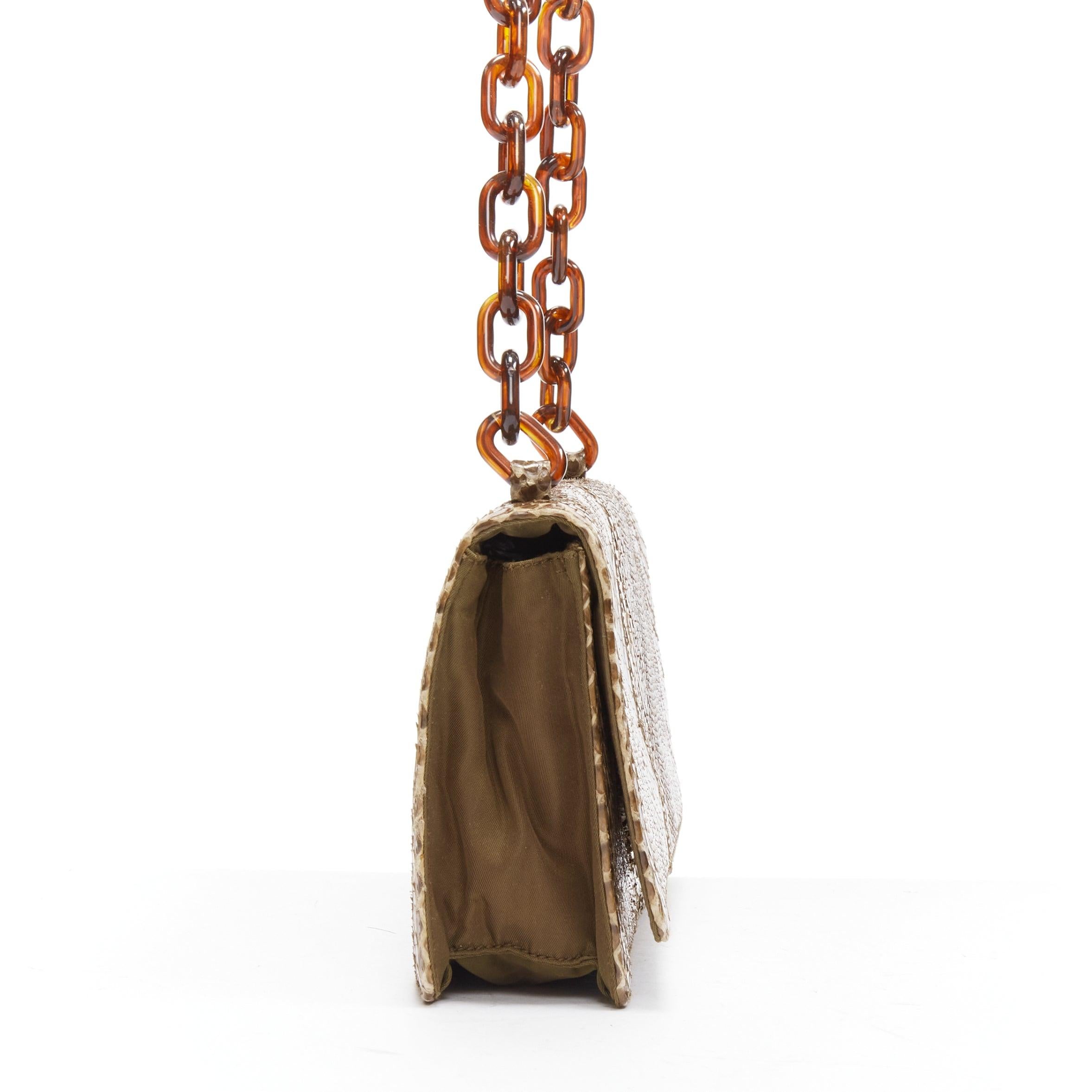 PRADA Vintage sac à bandoulière en cuir marron brillant à maillons de chaîne acrylique Pour femmes en vente