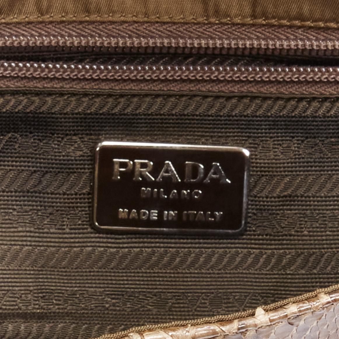 PRADA Vintage Umhängetasche aus glänzendem braunem Leder mit Acryl-Kettengliedern 5