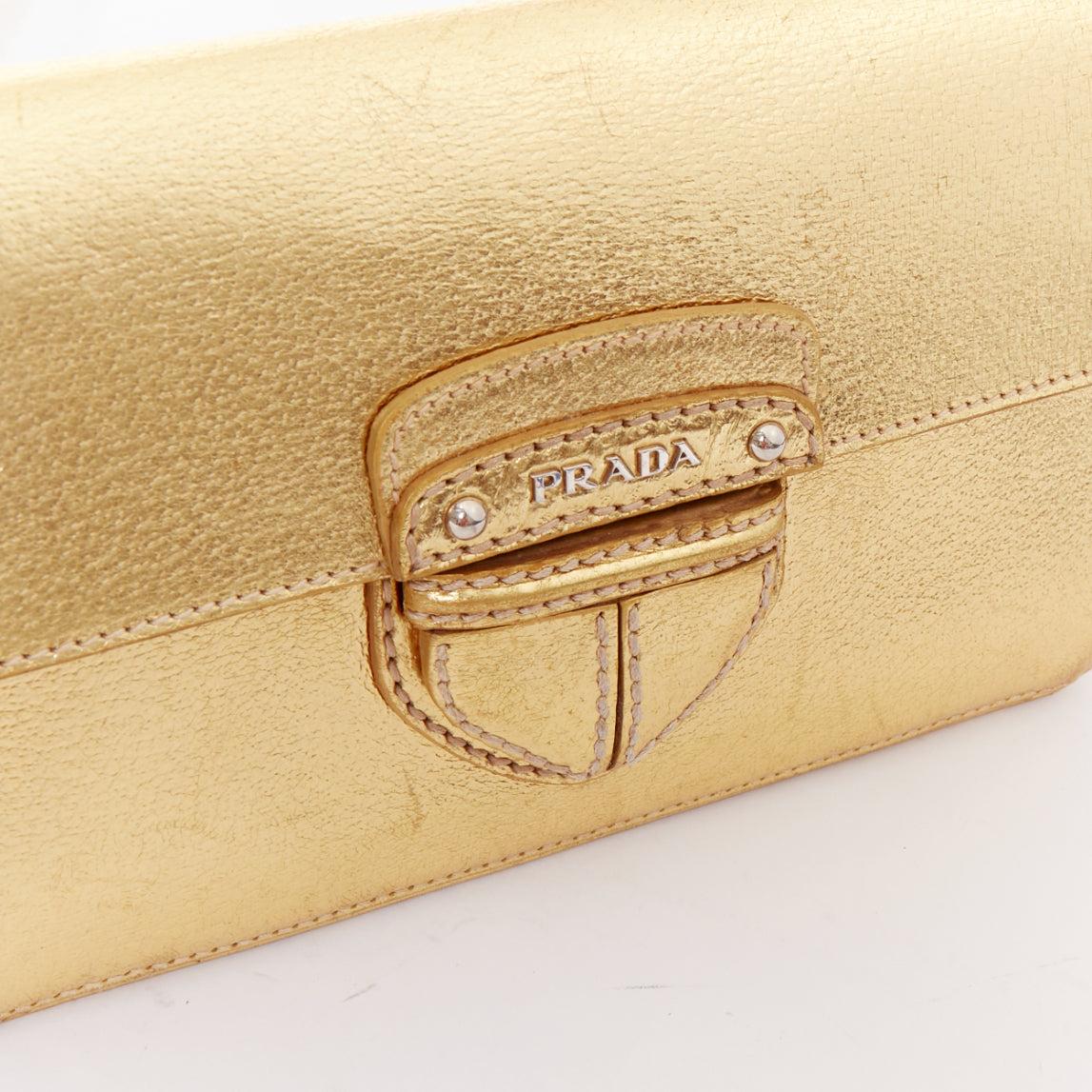 PRADA Vintage Gold metallic leather silver logo flap crossbody bag en vente 1
