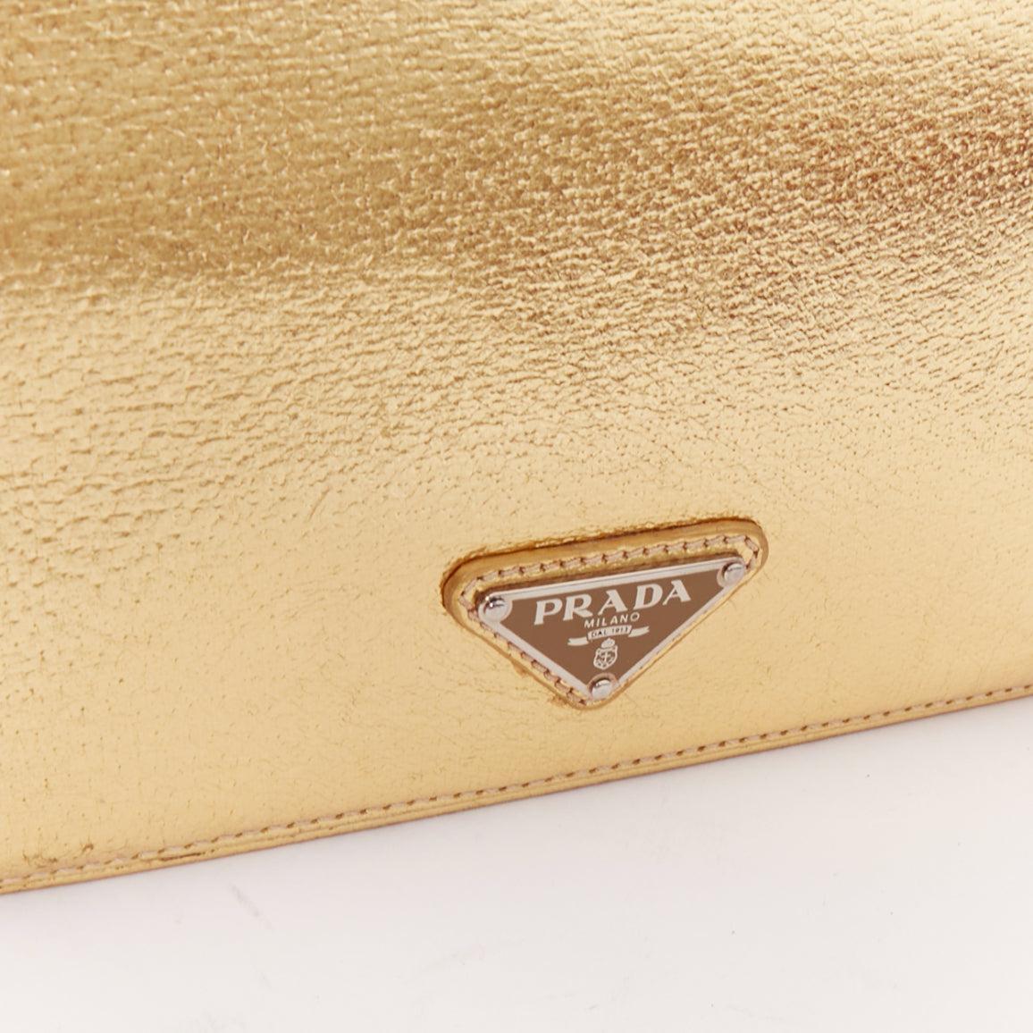 PRADA Vintage Gold metallic leather silver logo flap crossbody bag en vente 2