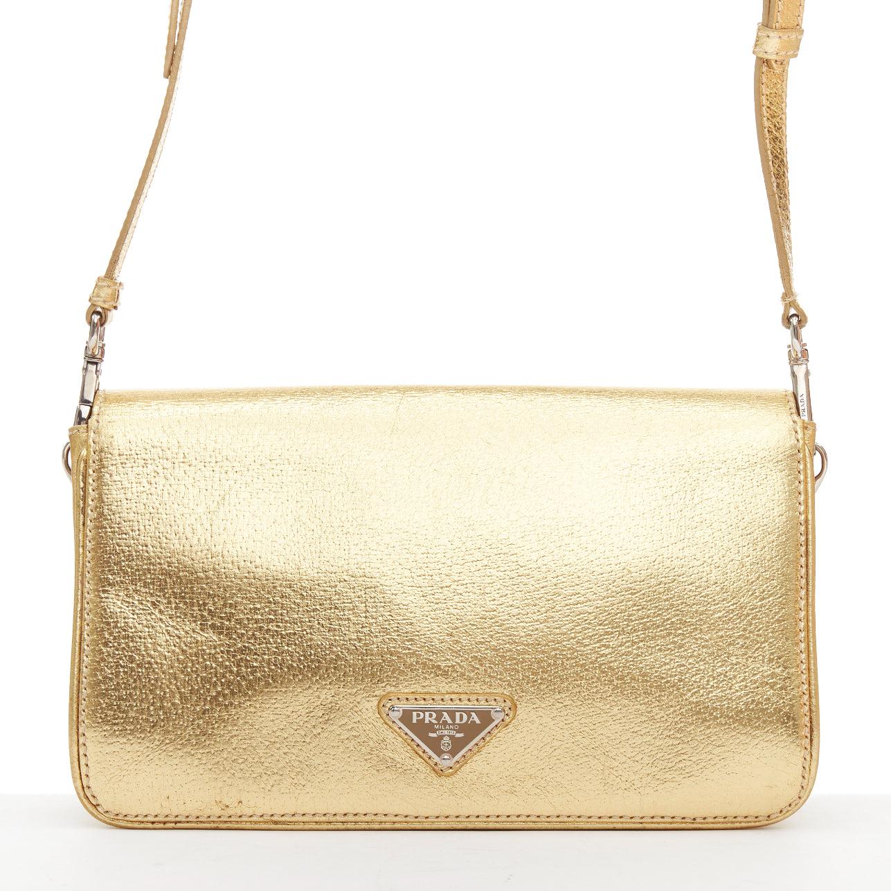PRADA Vintage Gold metallic leather silver logo flap crossbody bag en vente 3