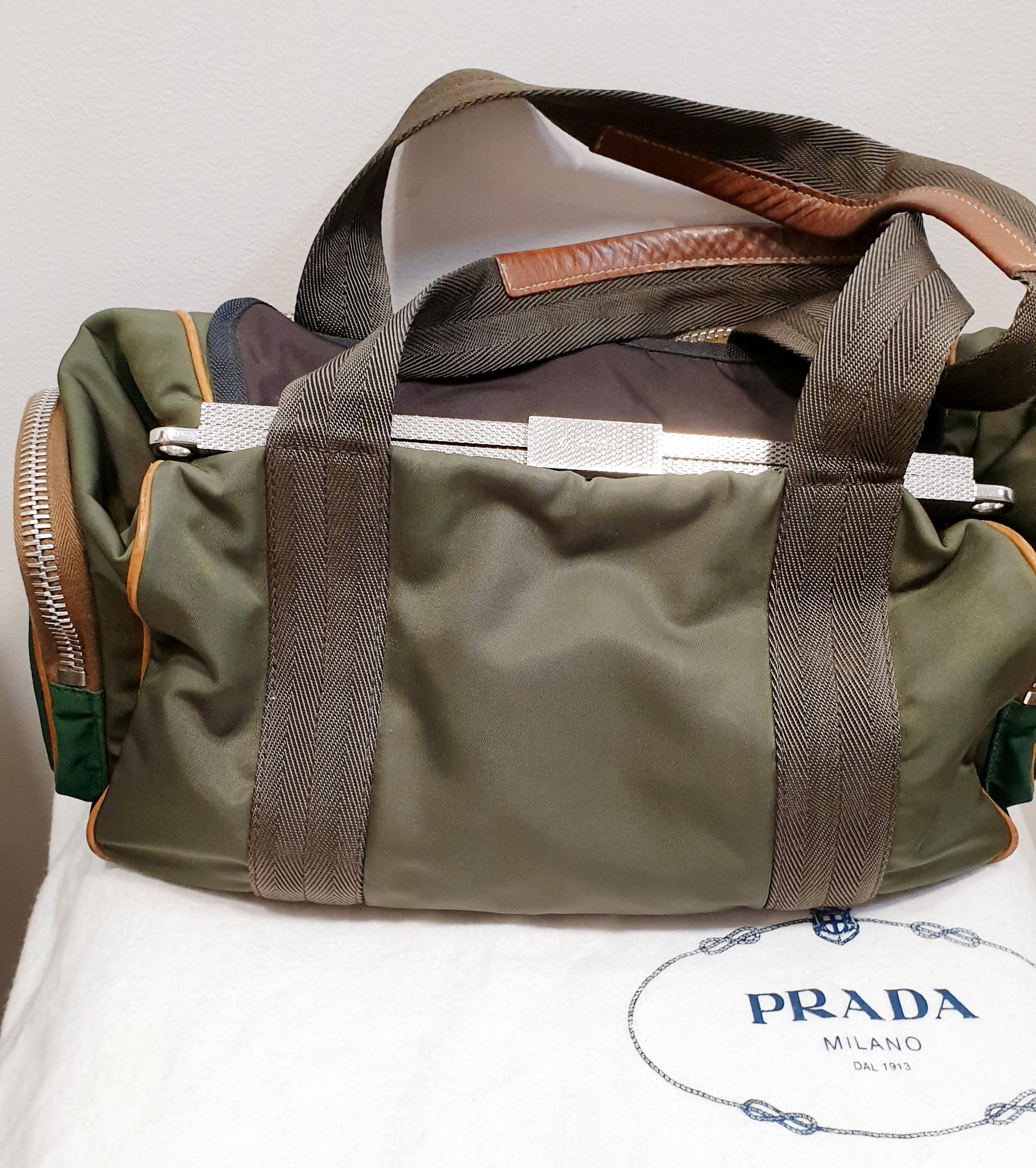 Prada Vintage Handtasche mit Metallkette aus Filz – Tessuto-Modell   im Zustand „Neu“ in  Bilbao, ES