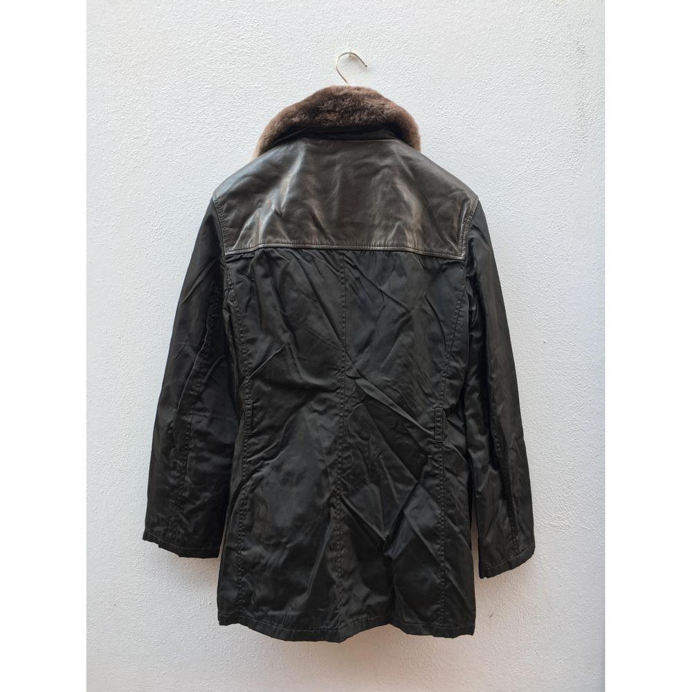 Prada Vintage Leather Coat in Brown

Prada raincoat. In nylon, seaver fur, leather details. Lined in rayon and acetate. 
The lining and the fur collar are both removable if desired. 
Size XL but fits a 42 ita. It measures 42 cm at the shoulders, 45