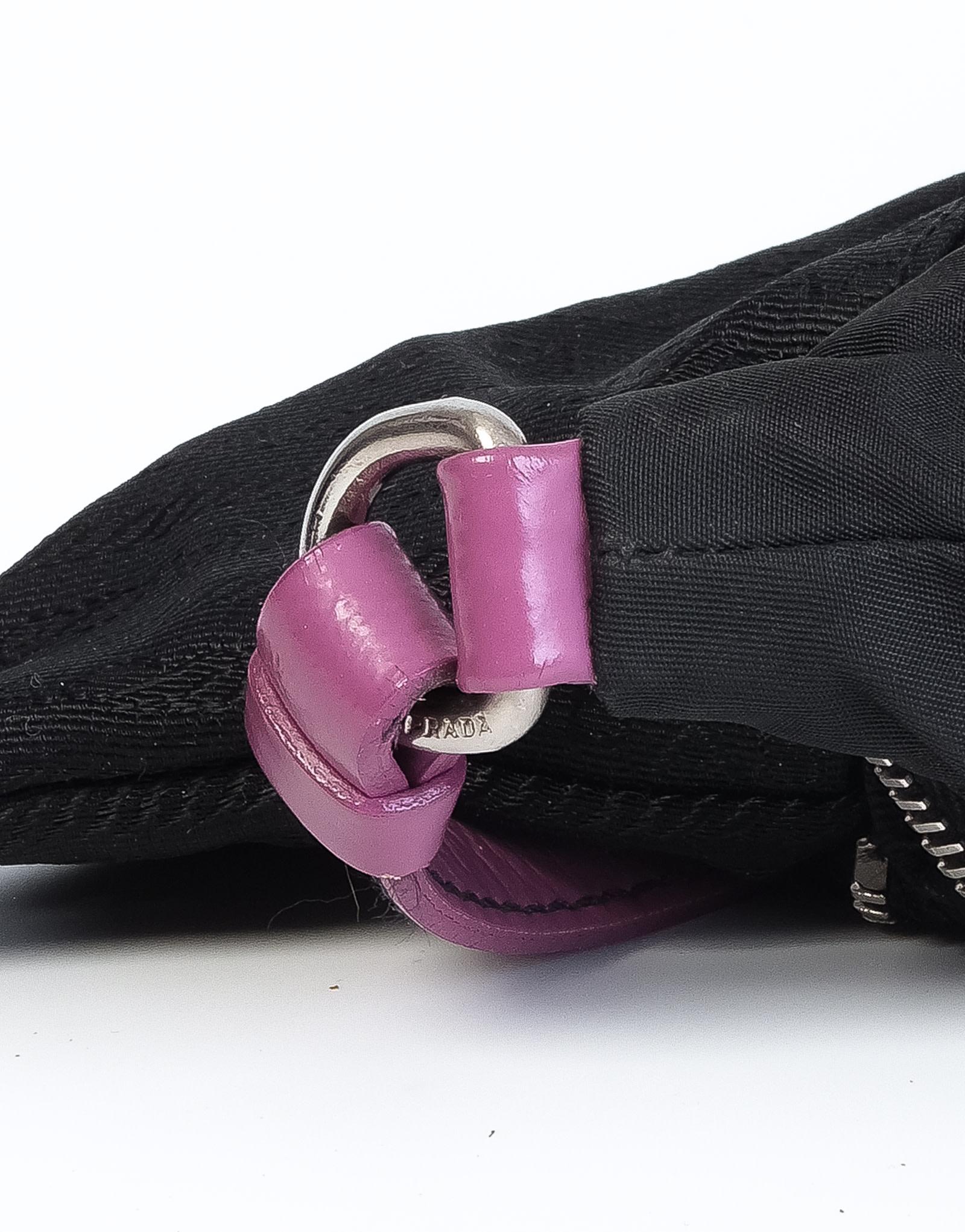 Prada - Petite pochette vintage en nylon noir avec finitions violettes Pour femmes en vente