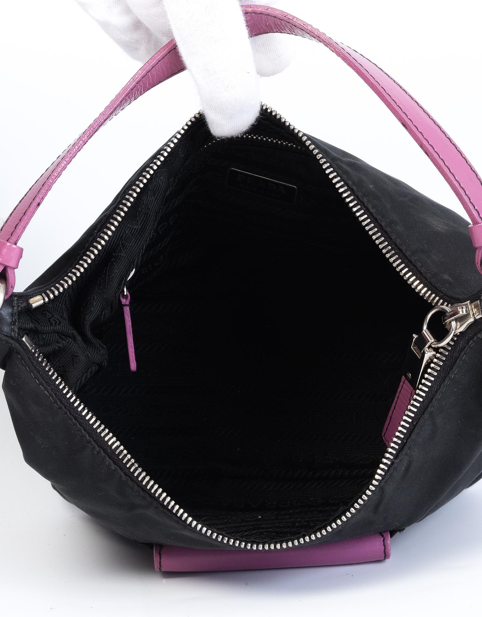 Prada - Petite pochette vintage en nylon noir avec finitions violettes en vente 3