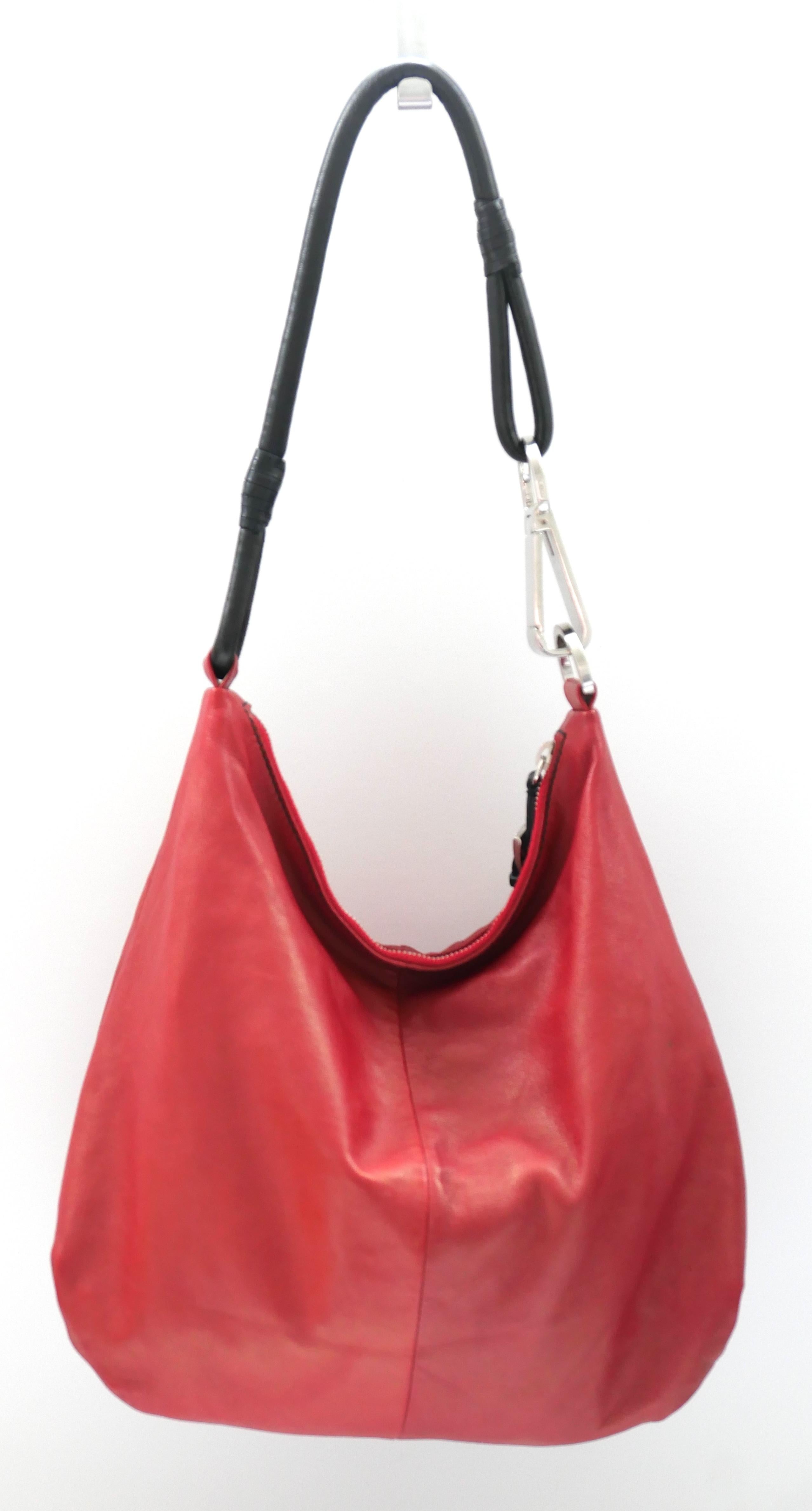 Rose Prada Vintage Nappa Beach Rosso Nero années 2000 en vente