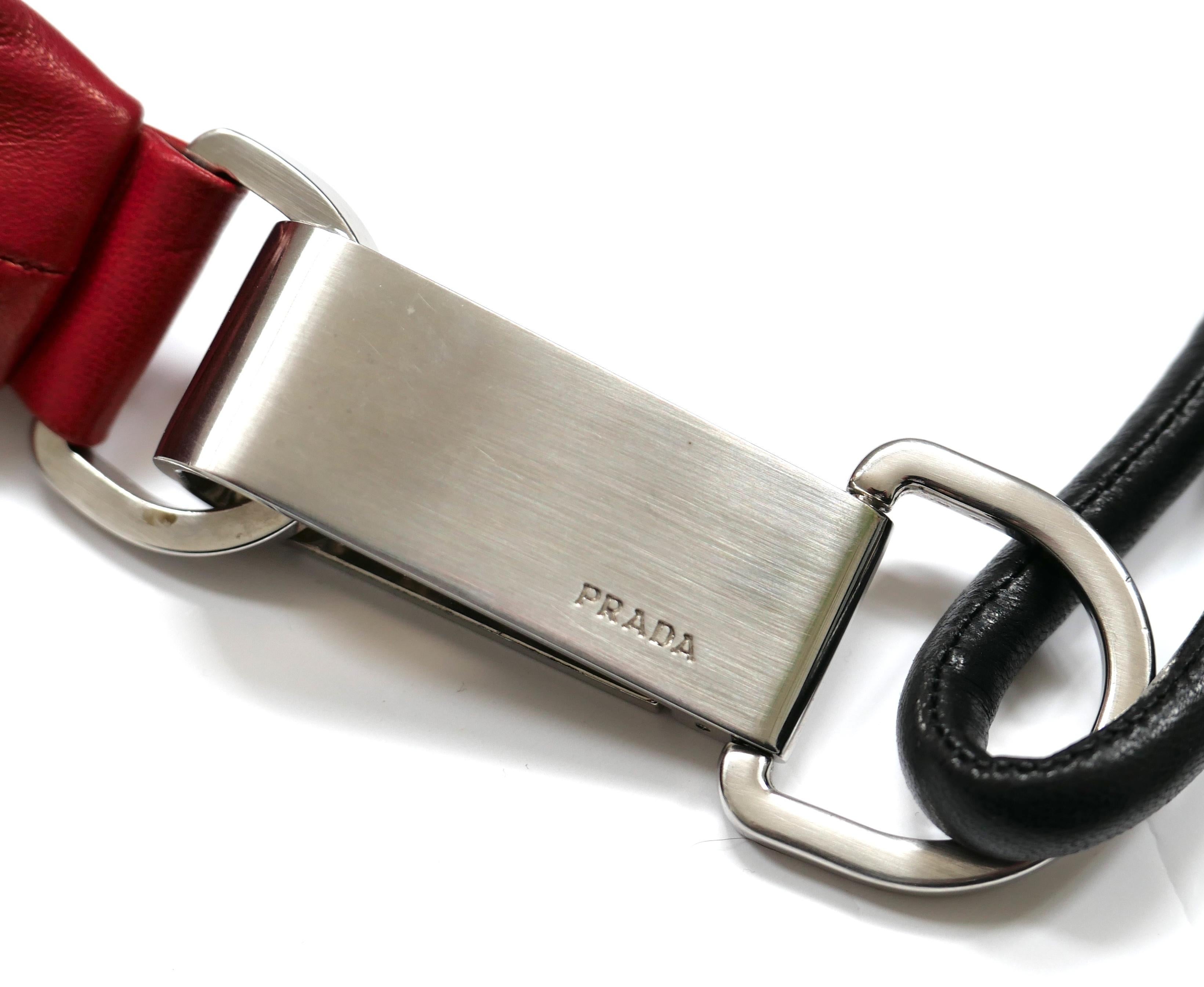 Prada Vintage Nappa Beach Rosso Nero années 2000 en vente 1