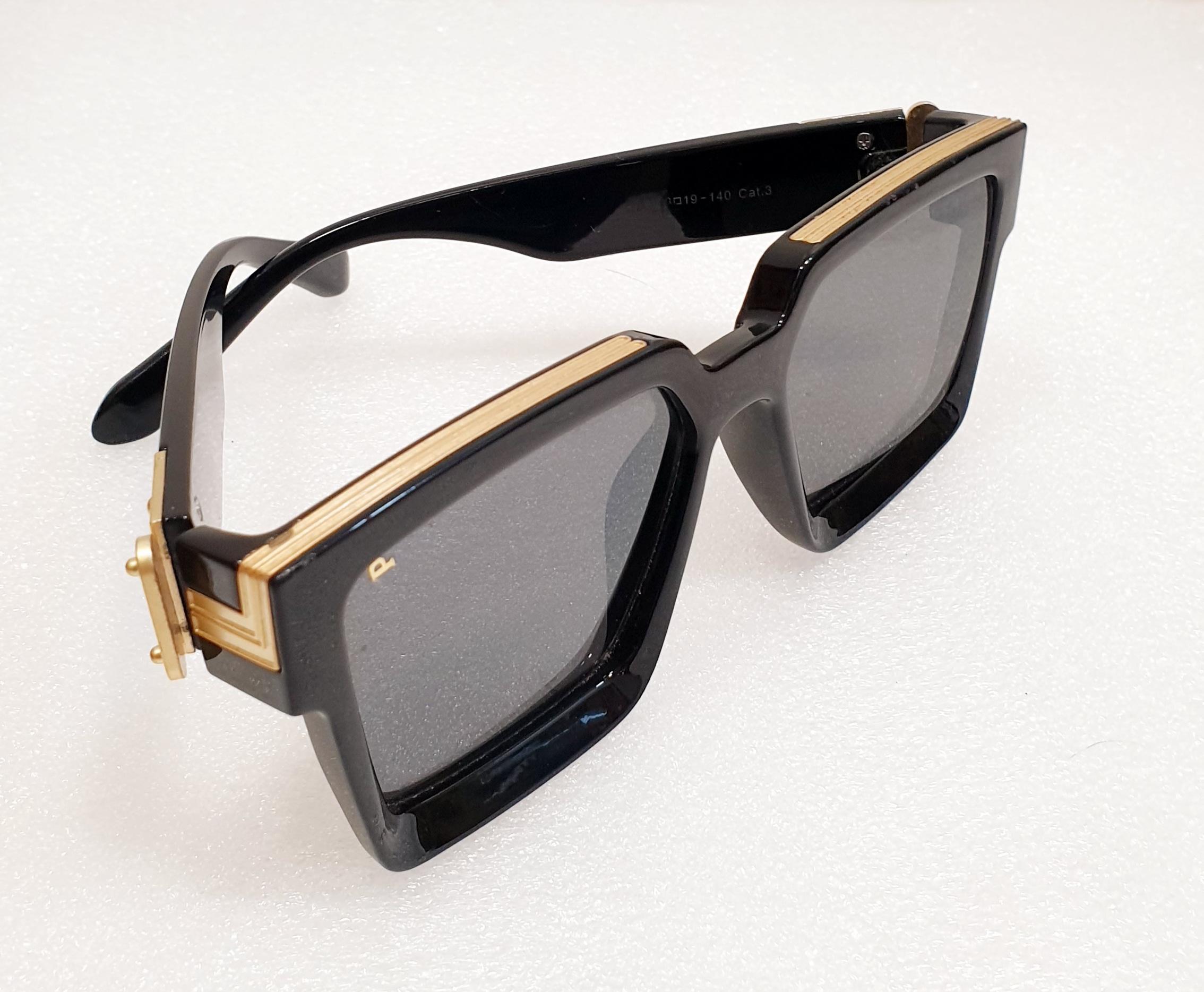 Prada Vintage  Sunglasses
Mark	Prada
Lens material	 Acetate
With polarized lens	Yes
Other features
With UV protection : Yes
Gender : Female

READY TO SHIP
*Shipment of this piece is not affected by COVID-19. Orders welcome!*

Pradera Fashion