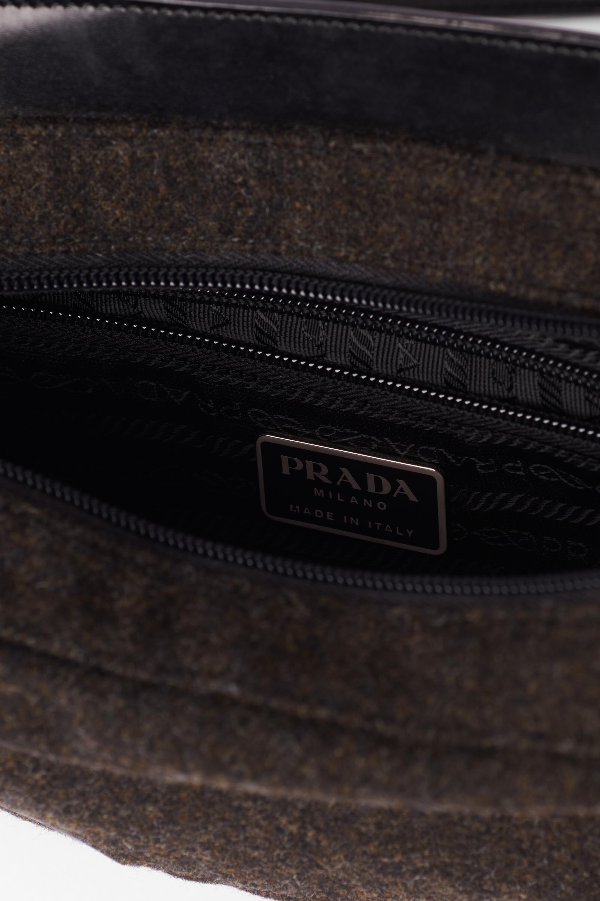 Women's or Men's Prada Vintage S/S 1999 Grey Wool Crossbody Bag