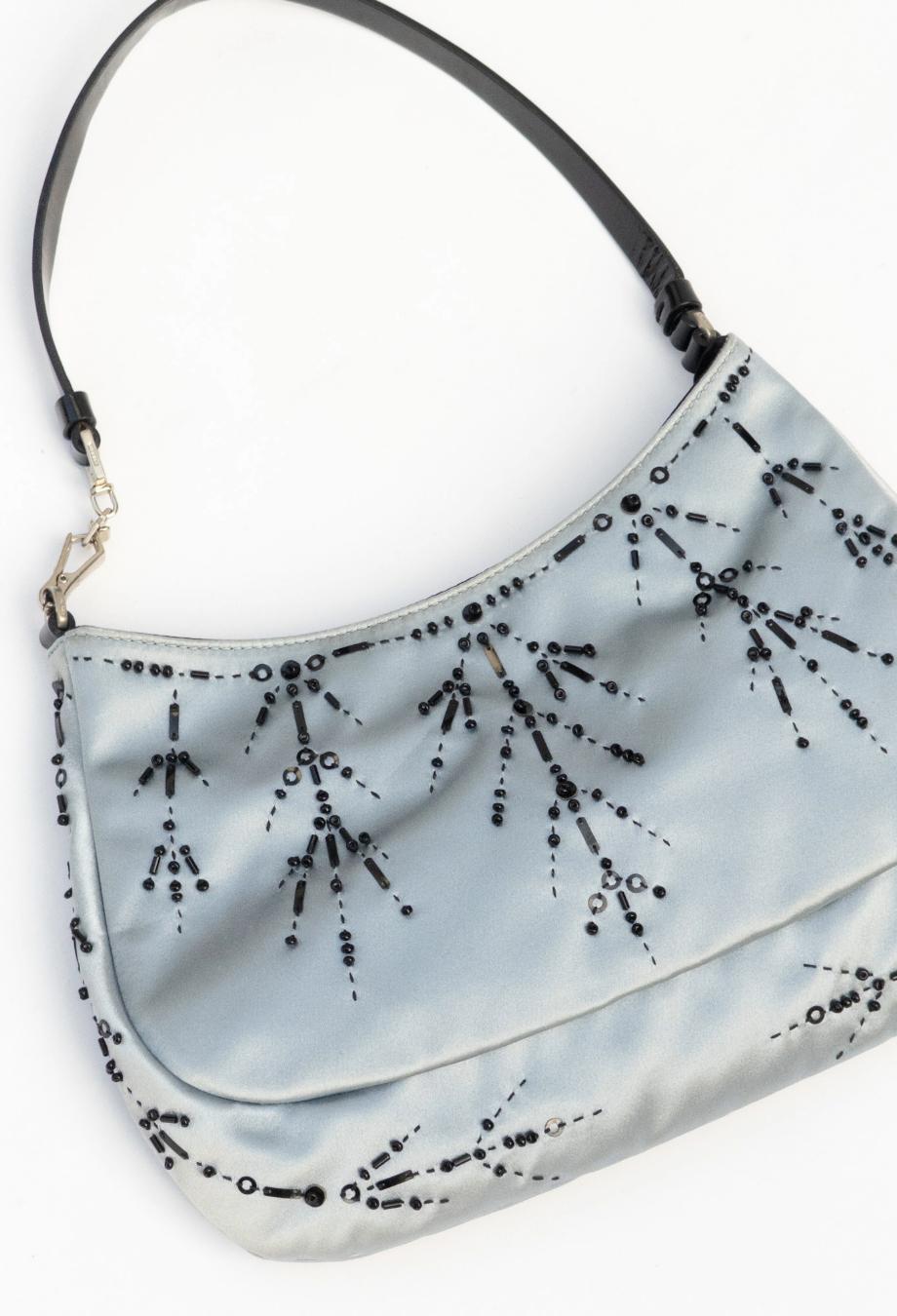 Prada Vintage S/S 2000 Cleo Seide Perlen Tasche in Icy Blue (Grau) im Angebot