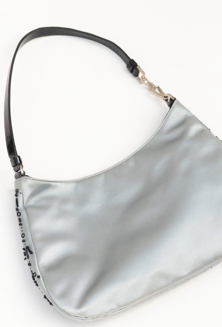Prada Vintage S/S 2000 Cleo Seide Perlen Tasche in Icy Blue im Zustand „Gut“ im Angebot in Melbourne, VIC