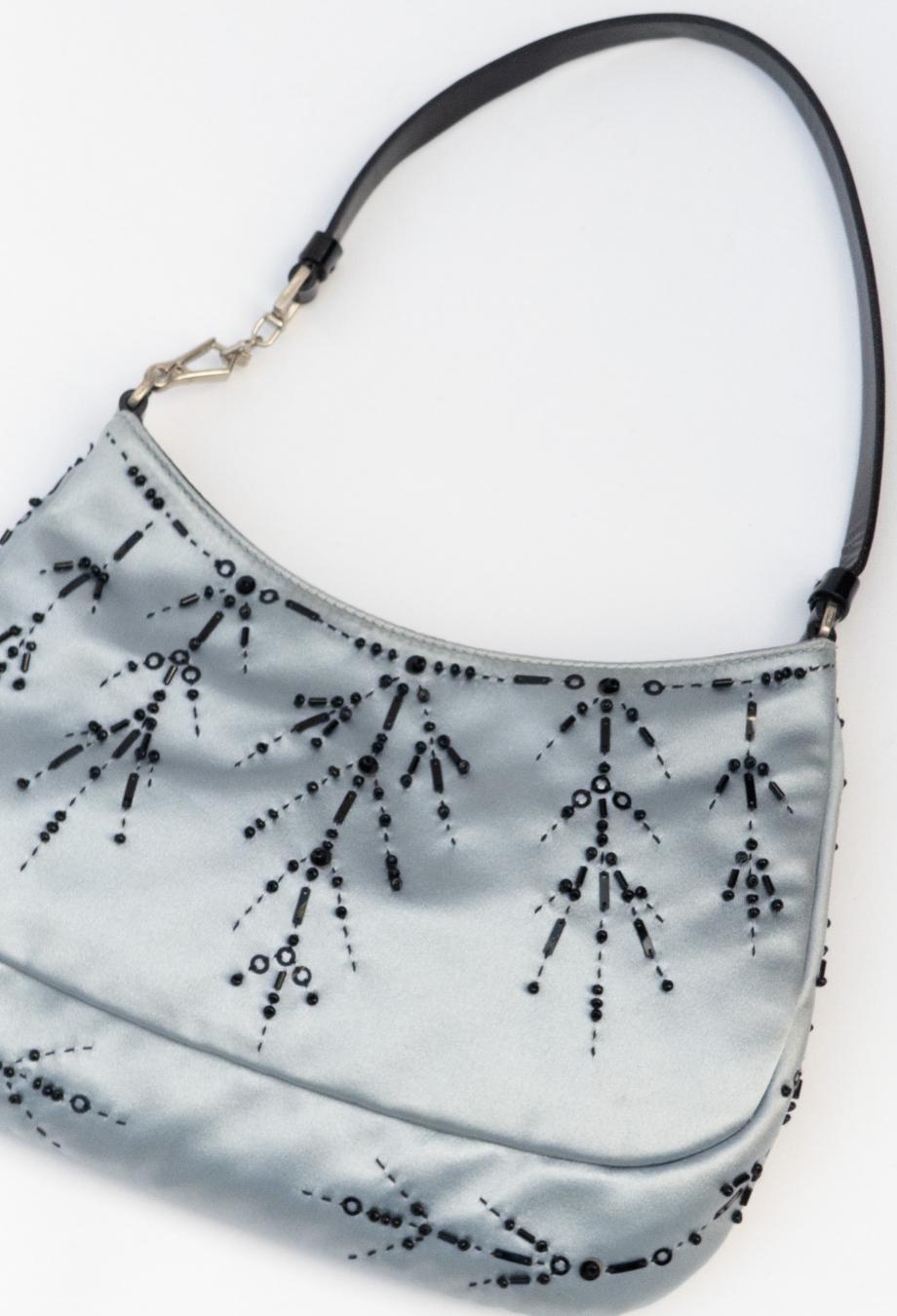 Prada Vintage S/S 2000 Cleo Seide Perlen Tasche in Icy Blue im Angebot 1