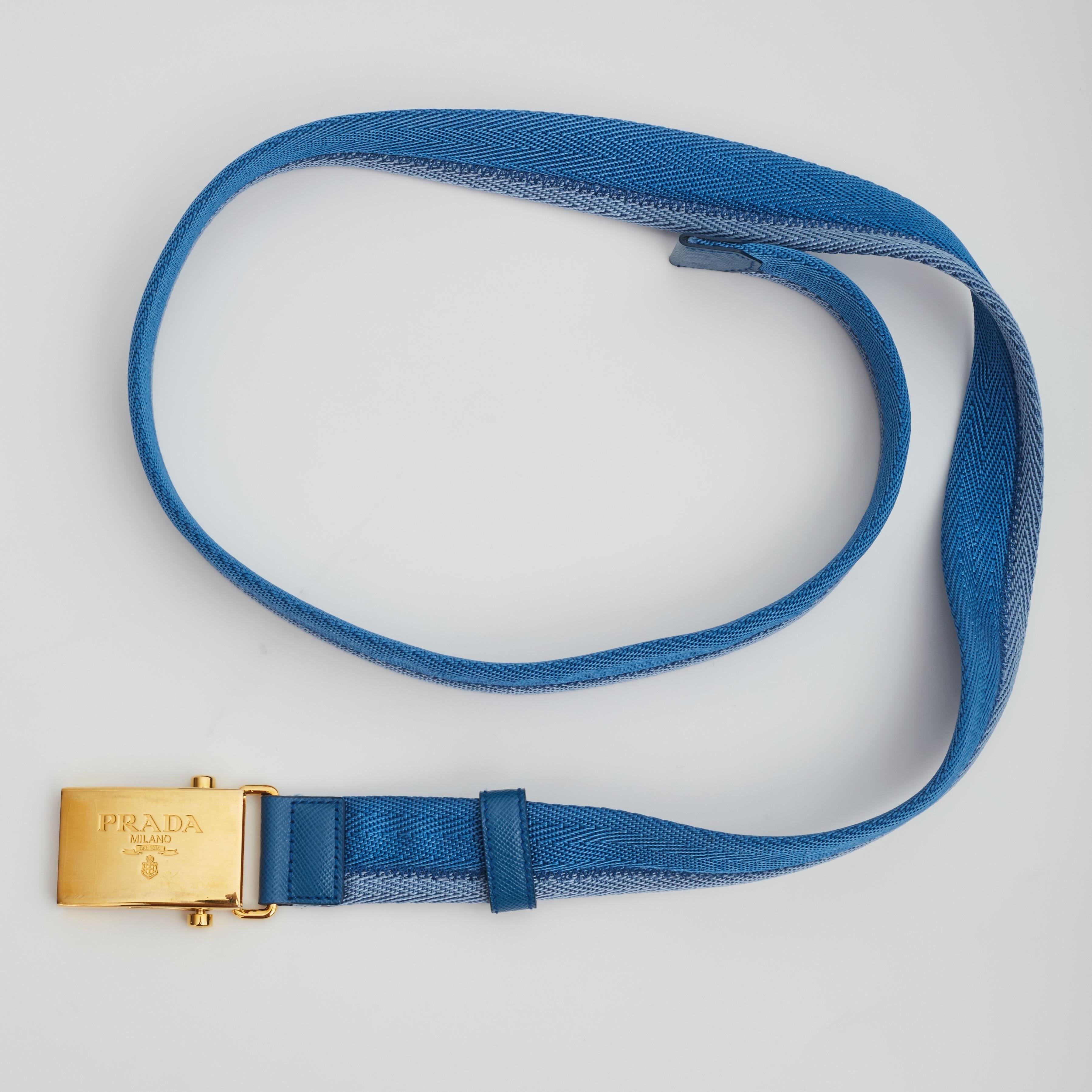Prada Vintage Woven Fabric Gold Buckle Blue 1C5177 (Size 85/31) In Good Condition For Sale In Montreal, Quebec