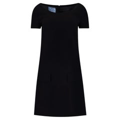 Abito in lana vergine di Prada con linea ad A