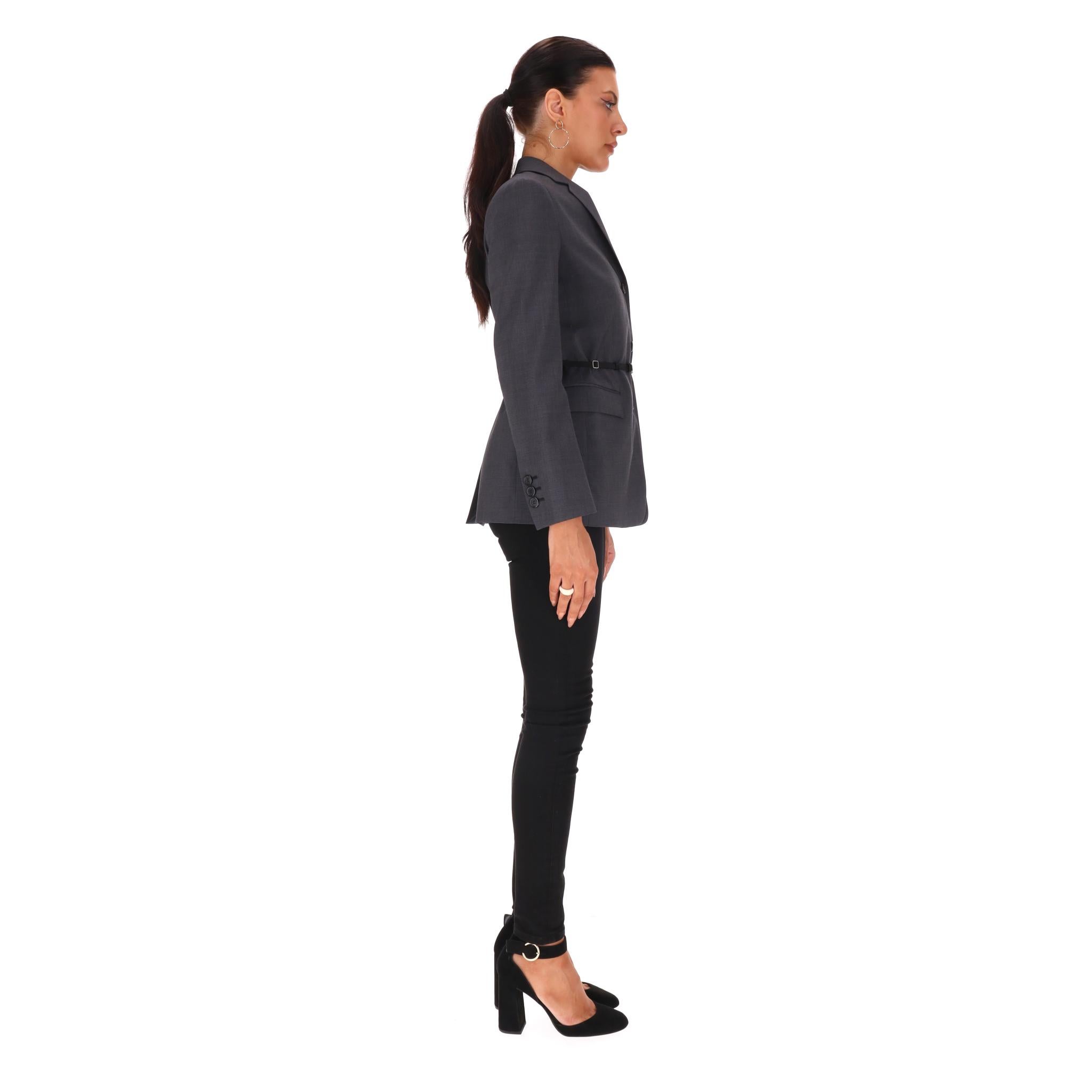 Noir Blazer/veste ceinturée en gabardine de laine vierge de Prada en vente
