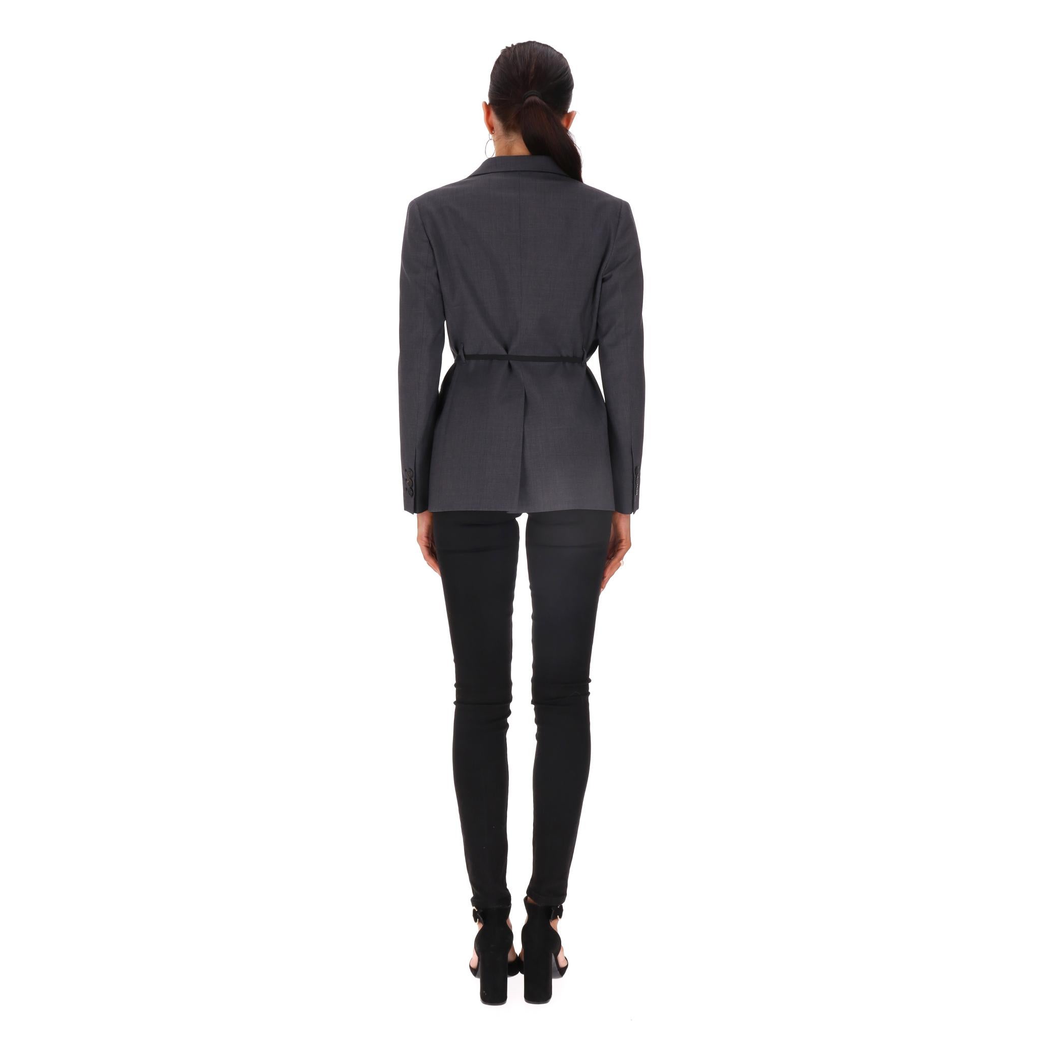 Blazer/veste ceinturée en gabardine de laine vierge de Prada Excellent état - En vente à London, GB