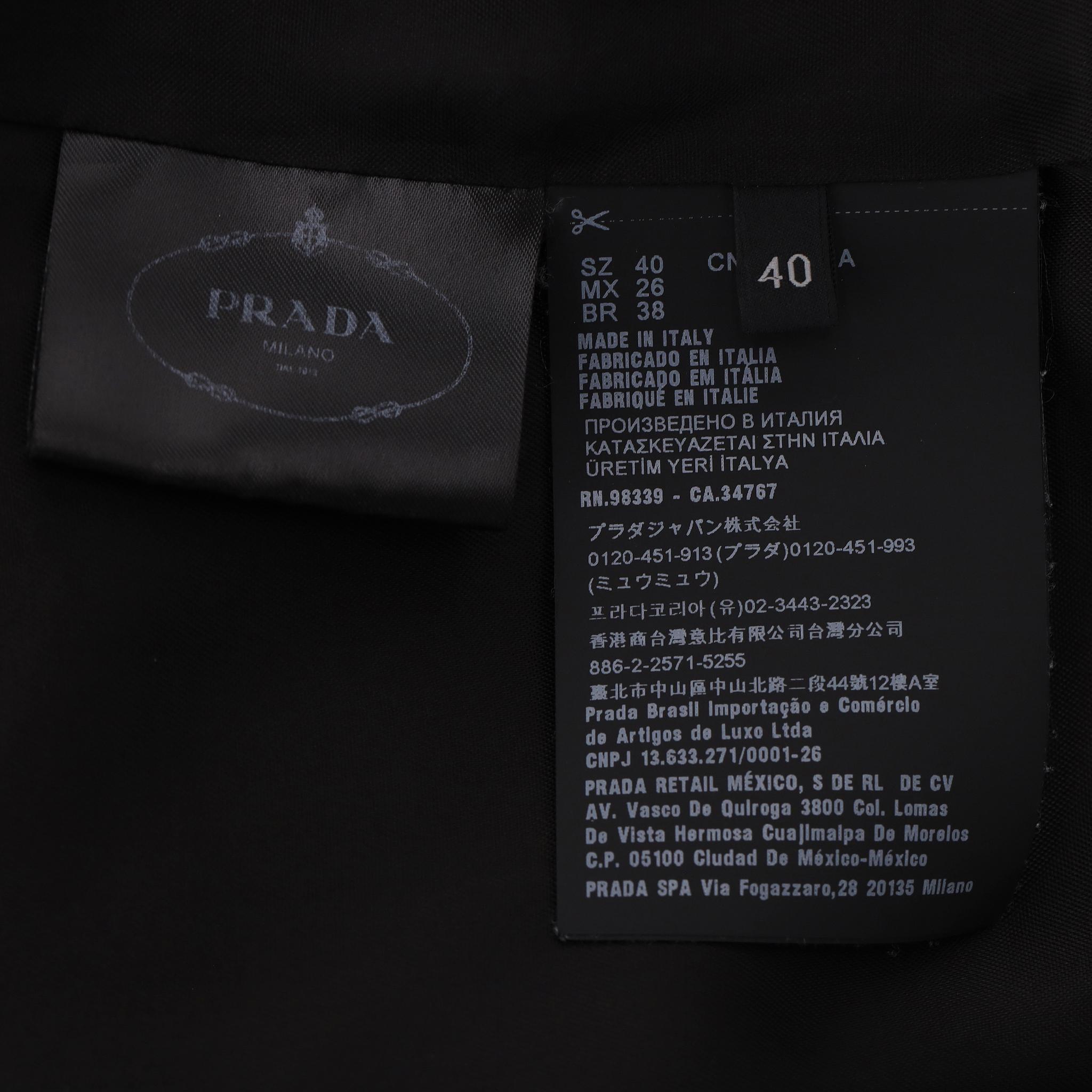 Blazer/veste ceinturée en gabardine de laine vierge de Prada en vente 4