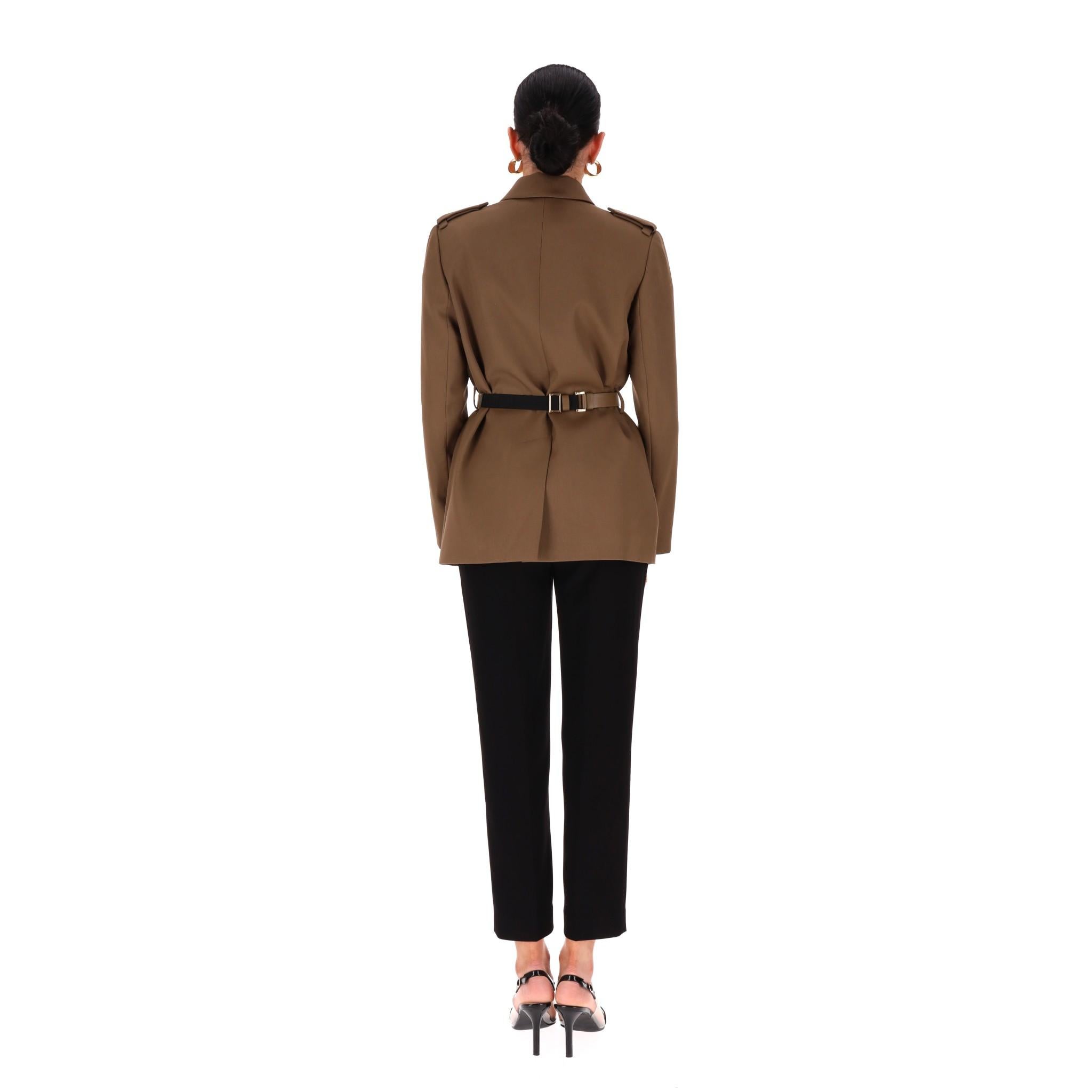 Giacca con cintura in gabardine di lana vergine di Prada In condizioni ottime in vendita a London, GB