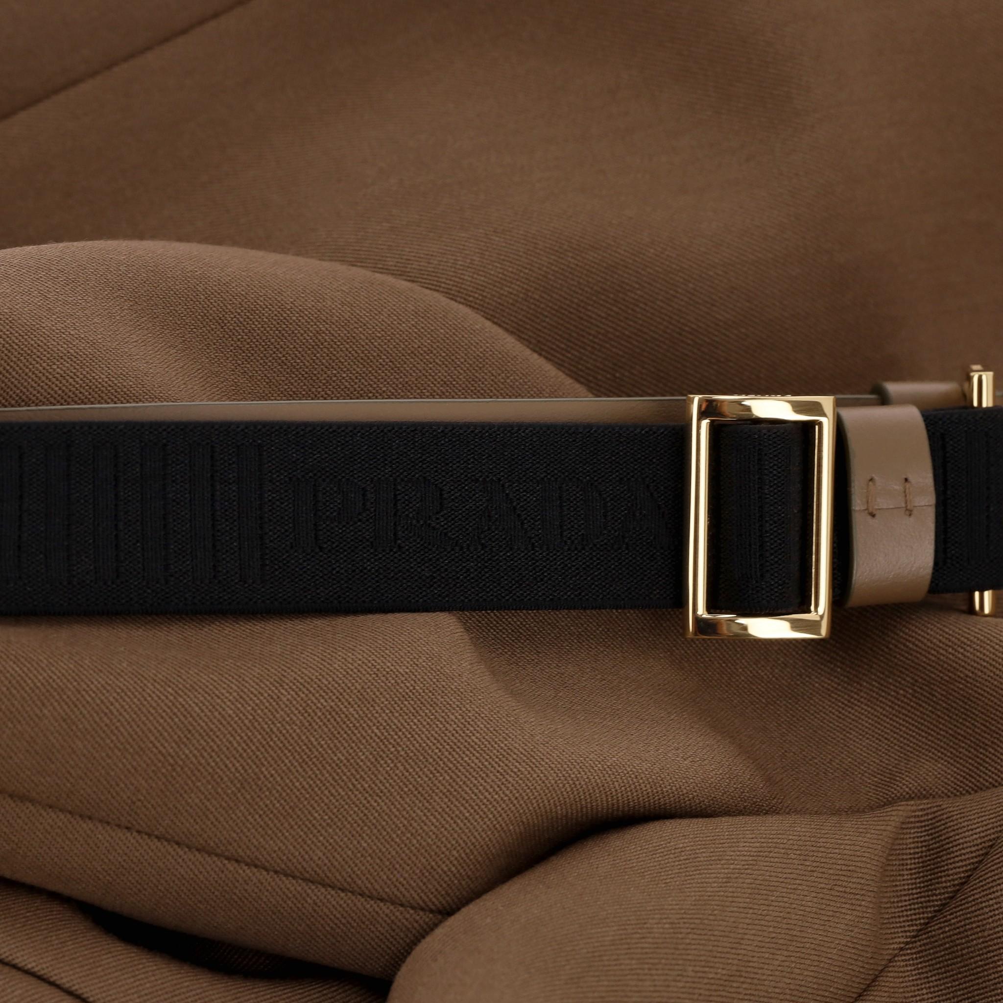 Giacca con cintura in gabardine di lana vergine di Prada in vendita 2