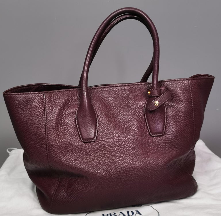 Women's Prada Vitello Daino burgandy leather shopper, Tote bag  For Sale