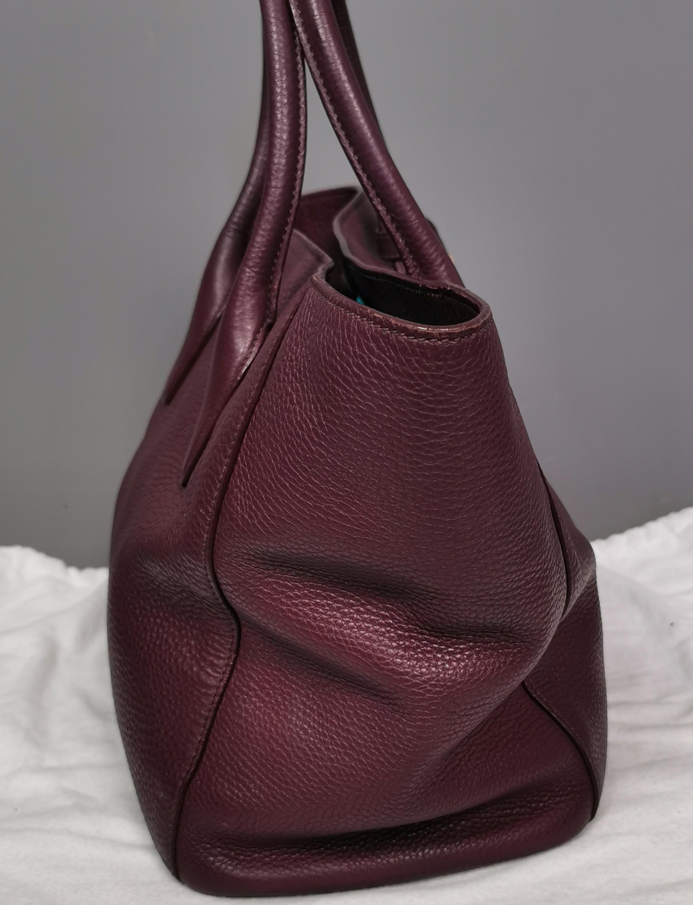 Prada Vitello Daino burgandy leather shopper, Tote bag  In Fair Condition In NEWARK, GB