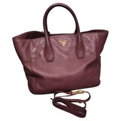 Prada Vitello Daino, shopper in pelle bordeaux, borsa Tote