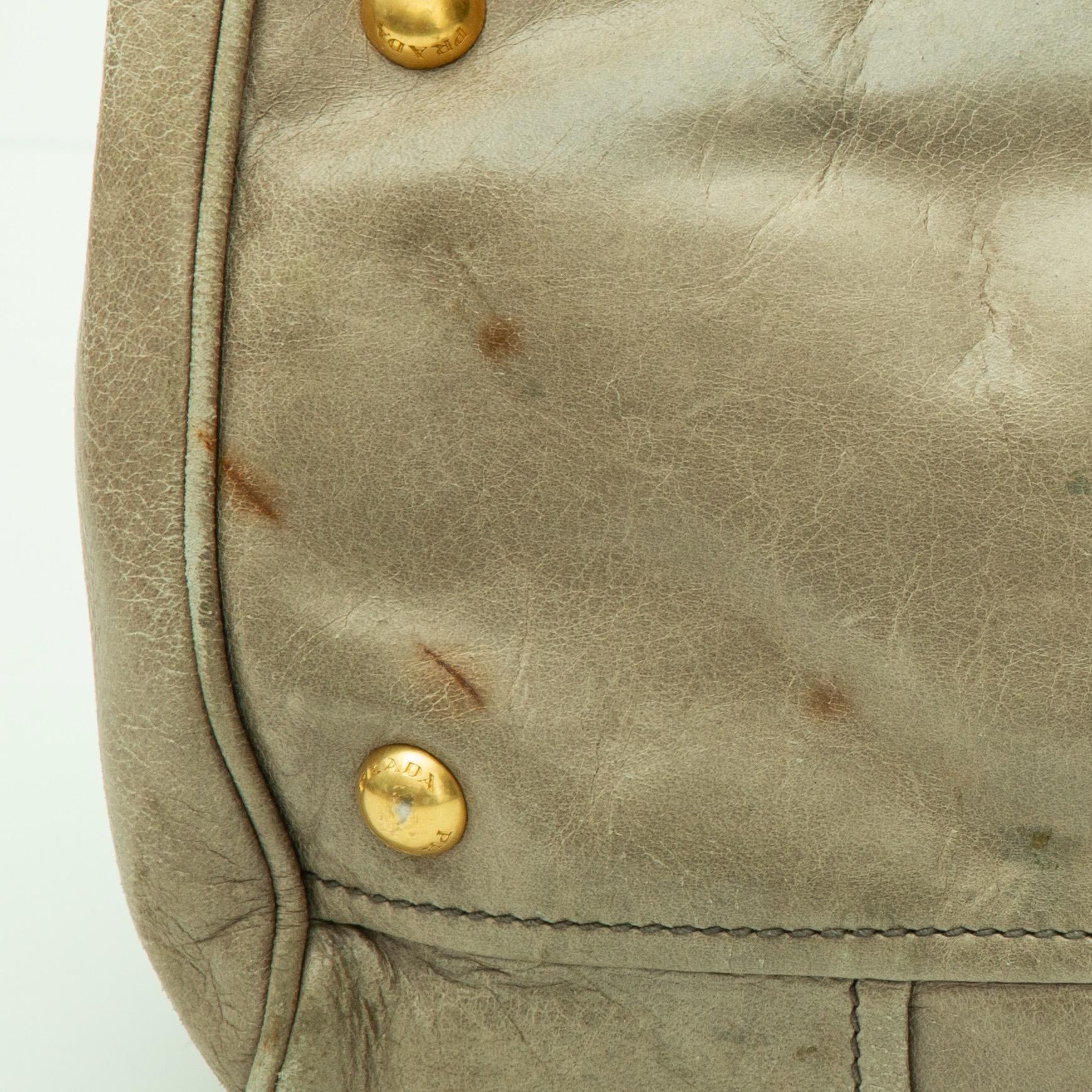 Prada Vitello Daino Grey Calf Leather Satchel Bag (Bn2325) For Sale 4