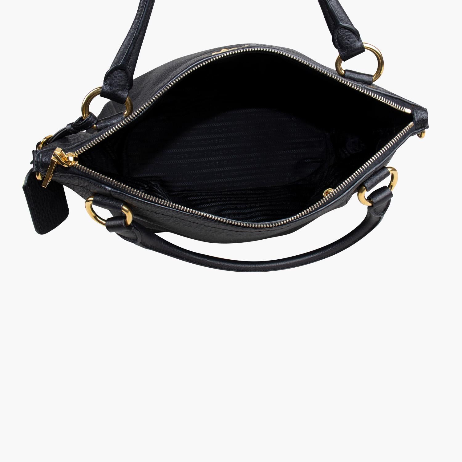 Prada Vitello Daino Shoulder Bag In Excellent Condition For Sale In Sundbyberg, SE
