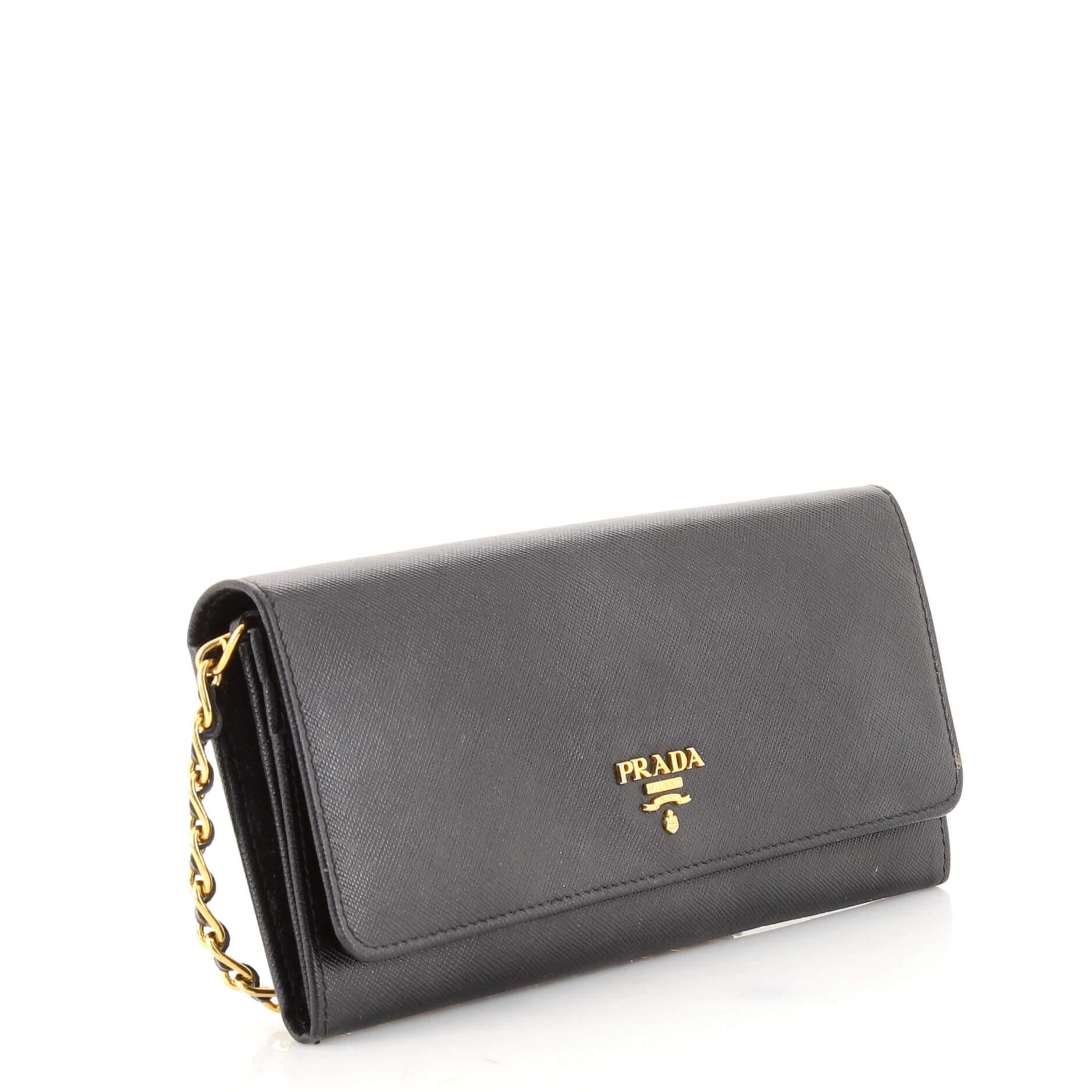 Condition: Good. Odor in interior. Heavy wear and peeling on base corners, moderate wear, marks and discoloration on exterior and underneath flap, wear, marks, stains and glitter in interior, scratches and discoloration on hardware.
Accessories: