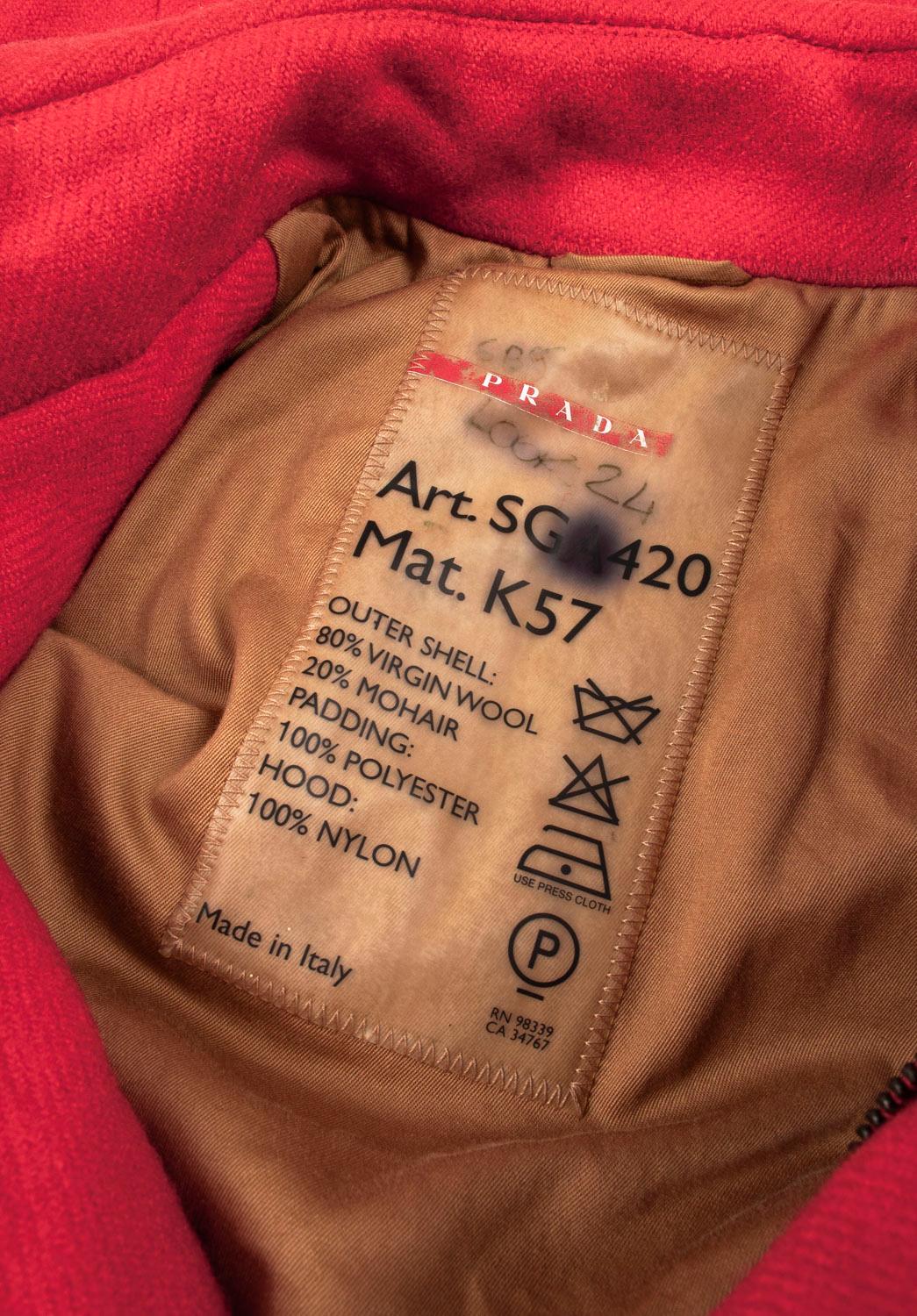 Prada warm mid length coat Men Jacket Size XL, S1076 In Excellent Condition For Sale In Kaunas, LT