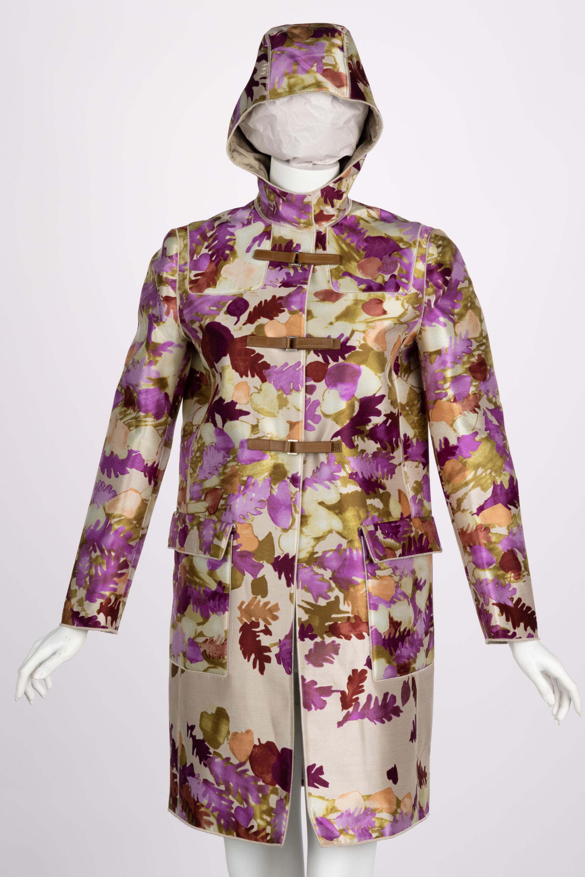 Although Prada may have “gotten lost in the woods” with their 1999 Winter/Fall Collection- as wryly put in an article for the New York Times- this marvelous duffle coat may just be that season’s saving grace, well worth the meander off the garden