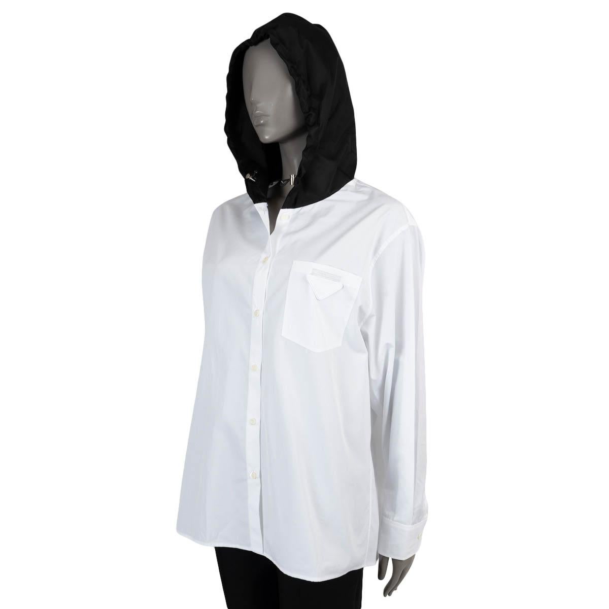 PRADA white & black cotton 2022 HOODED Button-Up Shirt 38 XS In Excellent Condition For Sale In Zürich, CH