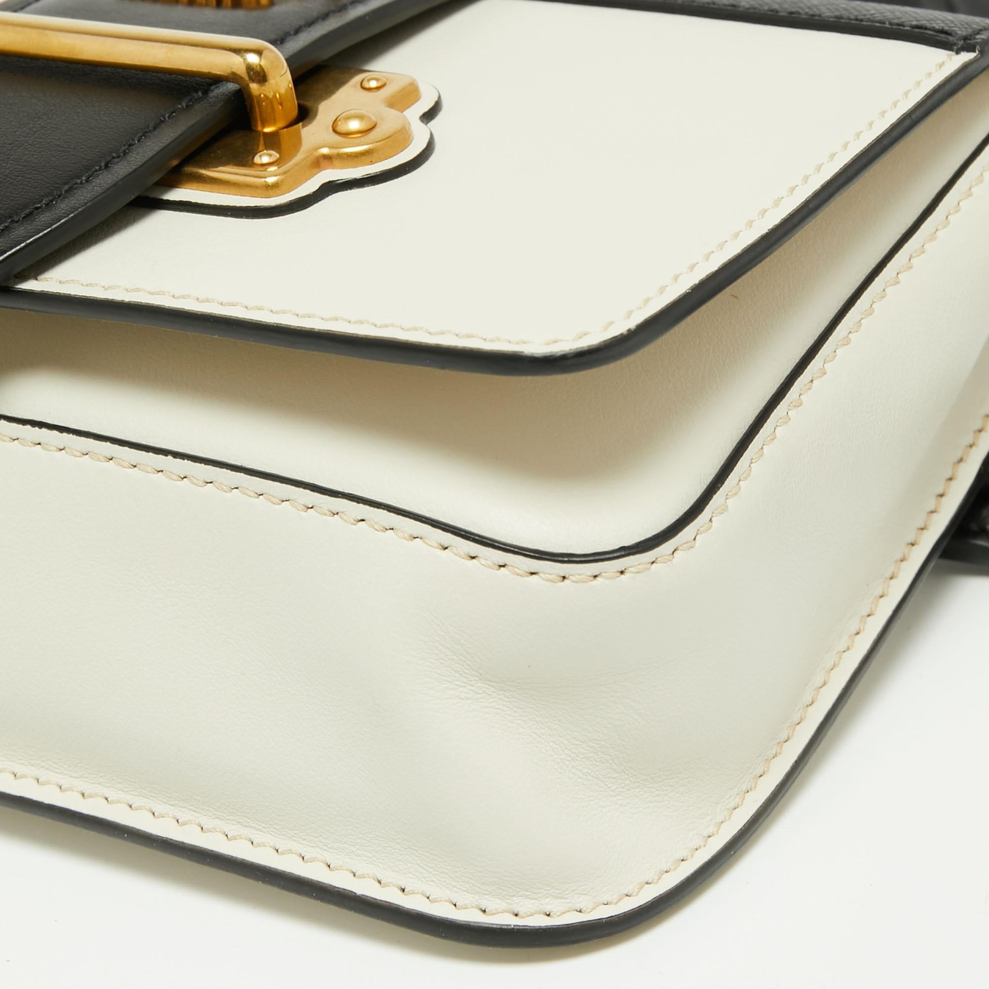 Prada White/Black Leather Cahier Belt Bag In Good Condition In Dubai, Al Qouz 2