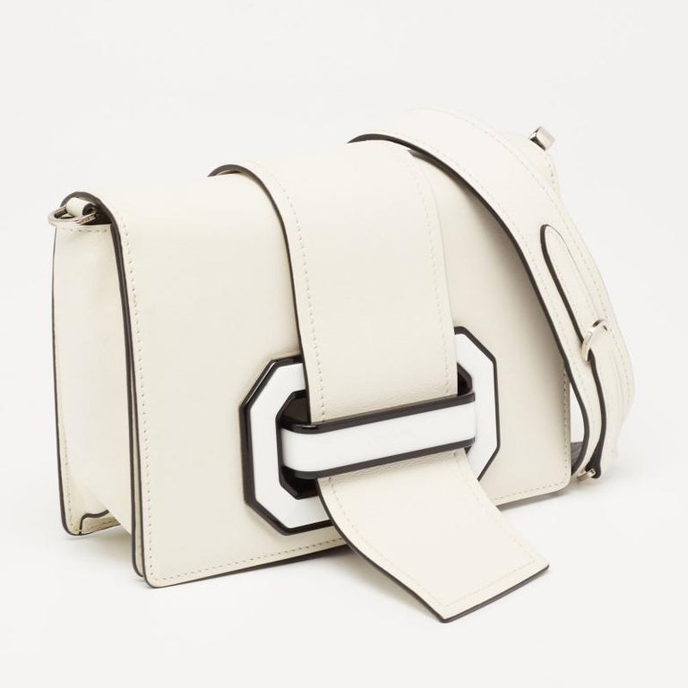 Prada White/Black Leather Plex Ribbon Flap Shoulder Bag In Good Condition For Sale In Dubai, Al Qouz 2
