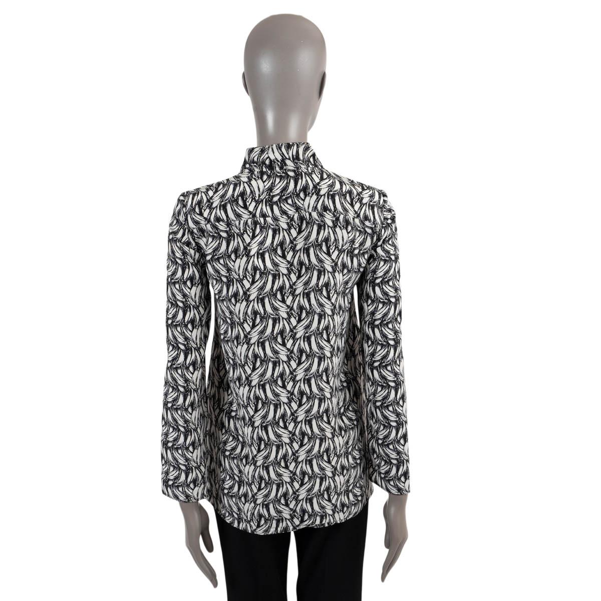 PRADA white & black silk 2018 BANANA Button-Up Shirt 38 XS In Excellent Condition For Sale In Zürich, CH