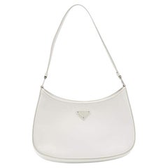 Prada Bolso Cleo de piel cepillada blanca