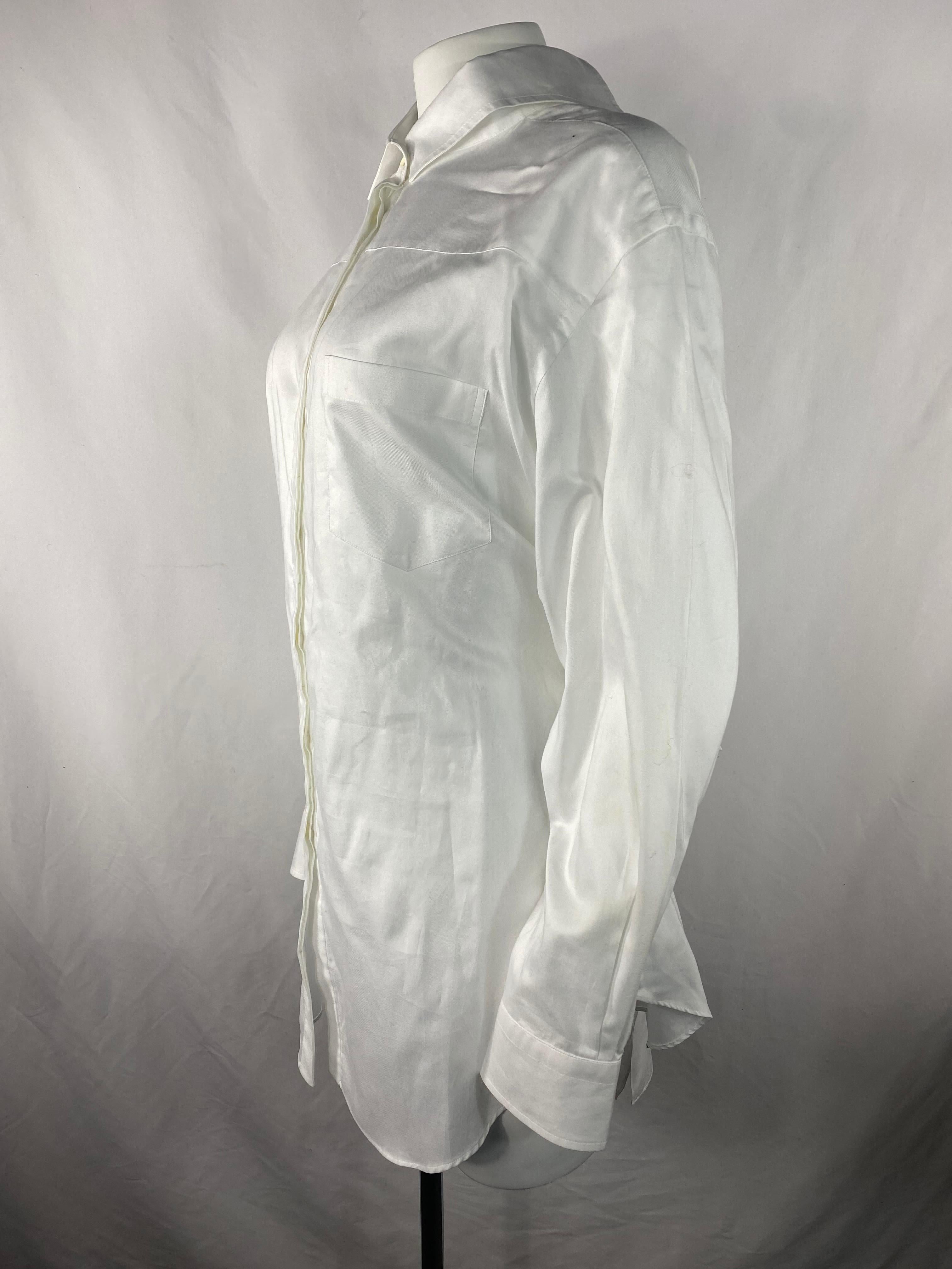 Gris Chemisier Prada à boutons en coton blanc, taille 40 en vente
