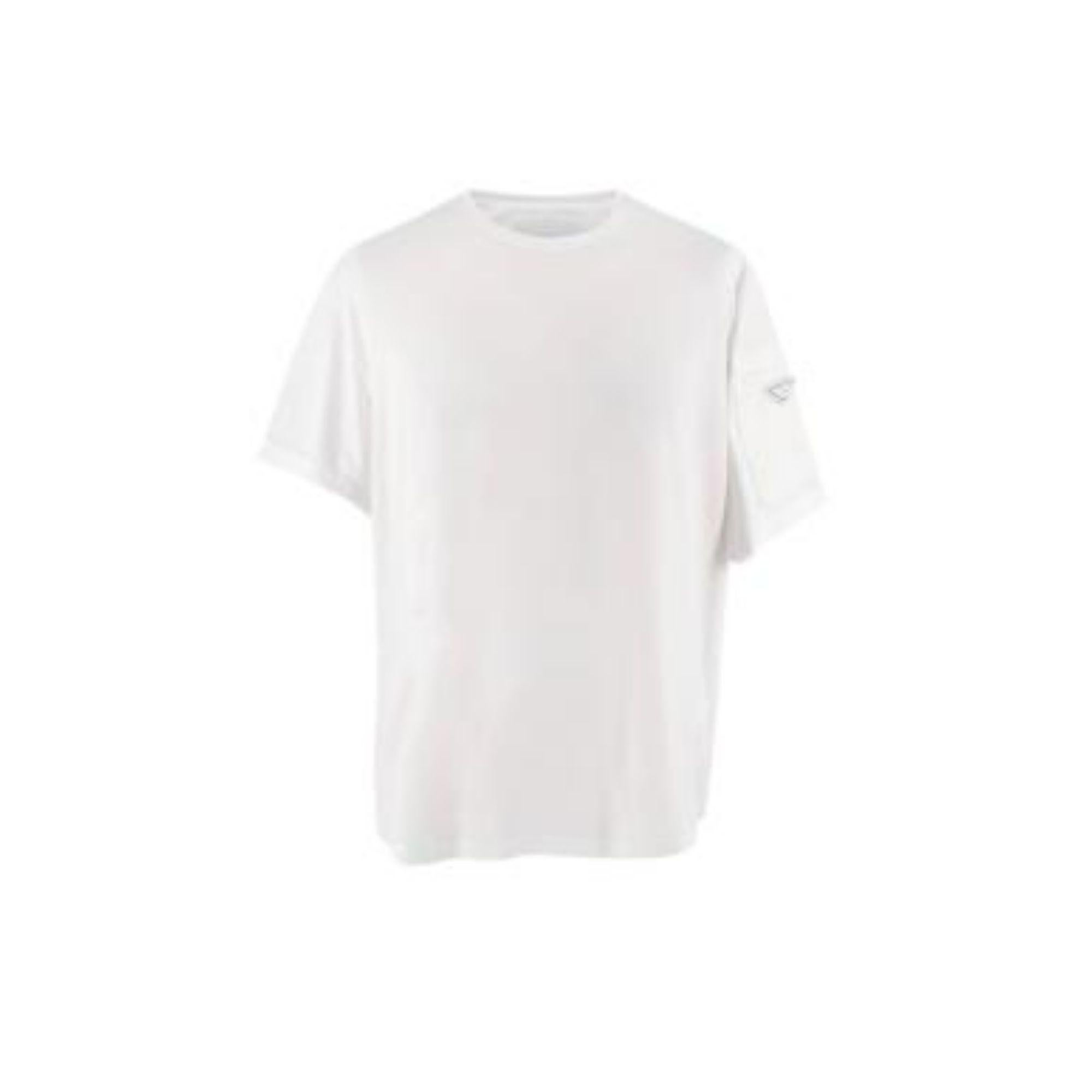 Prada White Cotton T-shirt with Nylon Pocket

- Short sleeved
- Standard t-shirt
- Pocket detailing on sleeve
- Signature triangular plaque on pocket
- Silver-toned hardware
- Panel detailing on side

Material
92% Cotton, 2% Elastane

Made in