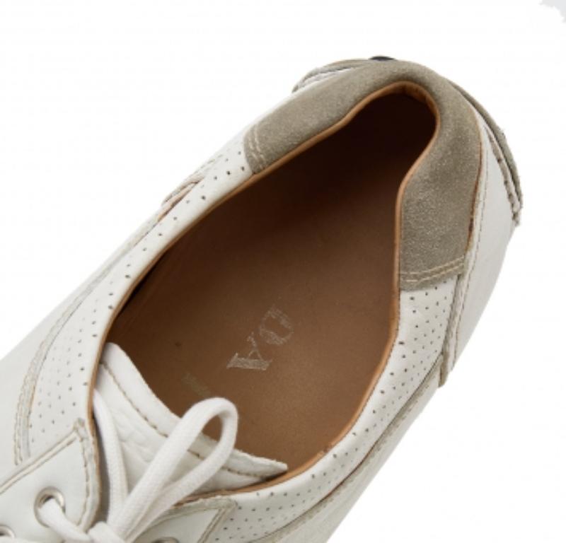 Prada White/Grey Leather And Suede Perforated Low Top Sneakers Size 44.5 In Fair Condition For Sale In Dubai, Al Qouz 2